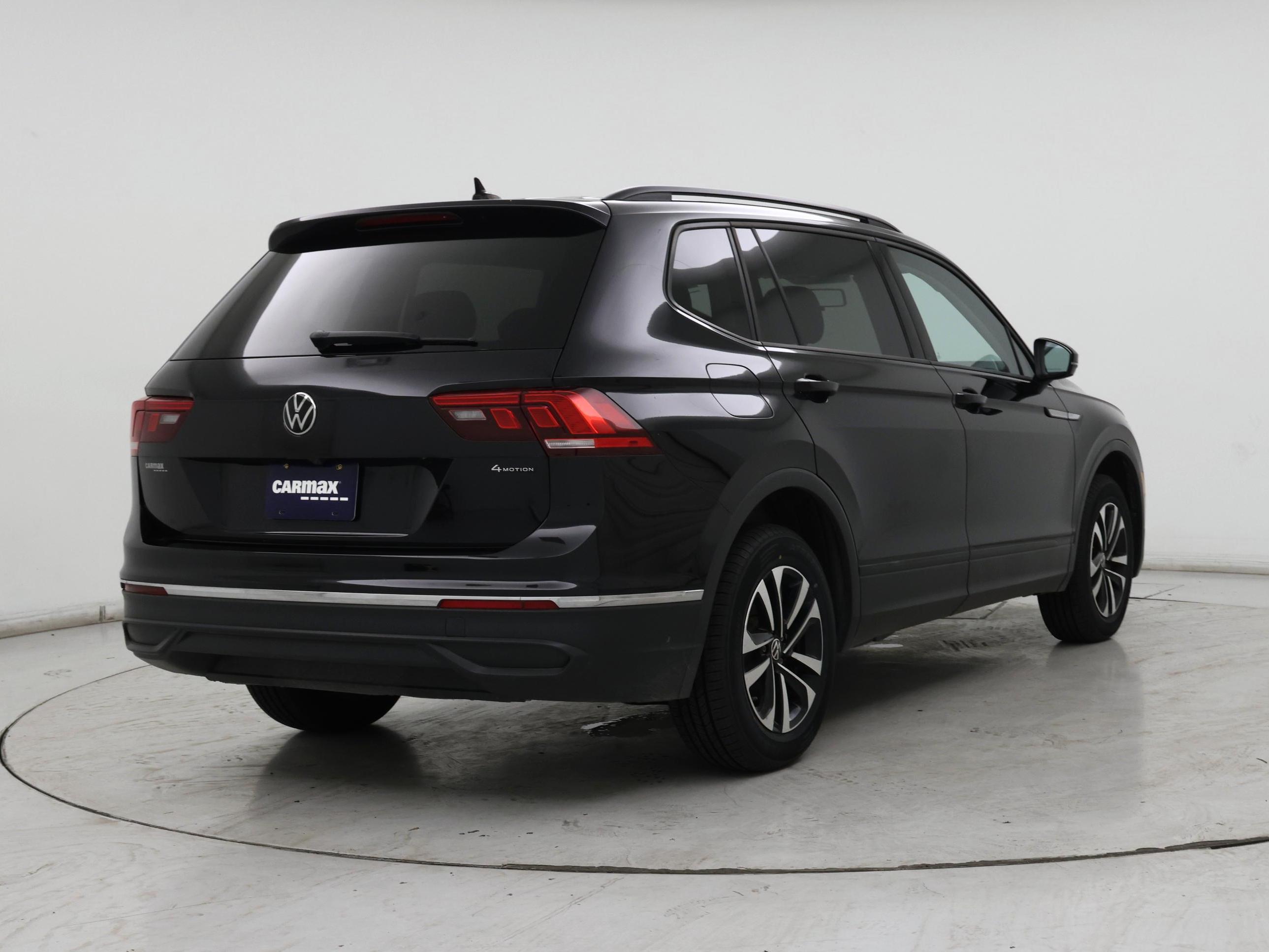 Thumbnail: 2022 Volkswagen Tiguan - 8