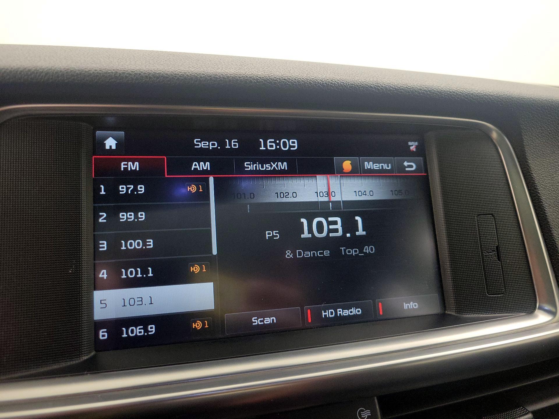 Thumbnail: 2016 Kia Optima - 16