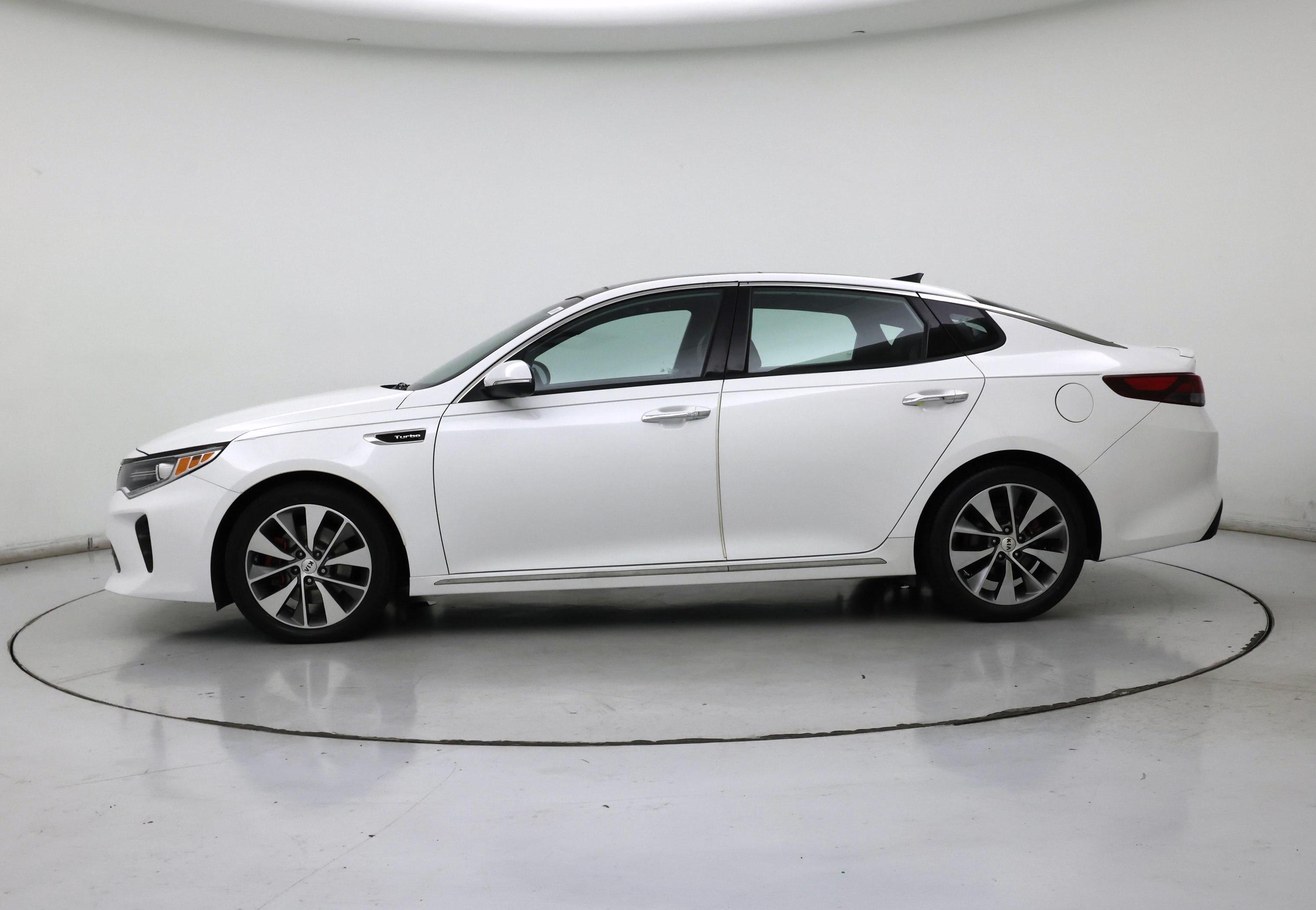 Thumbnail: 2016 Kia Optima - 3