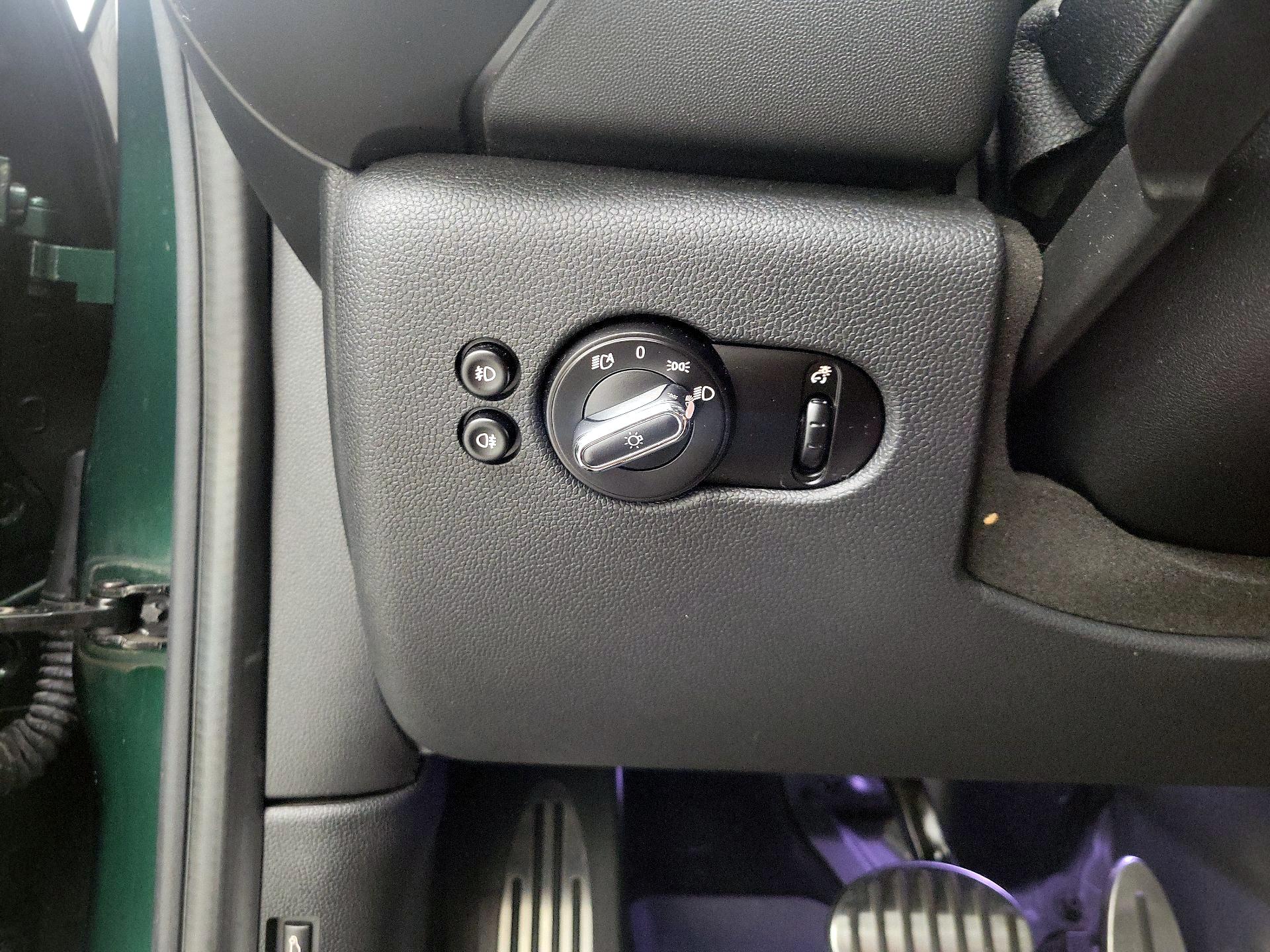 Thumbnail: 2015 MINI Cooper Hardtop - 13