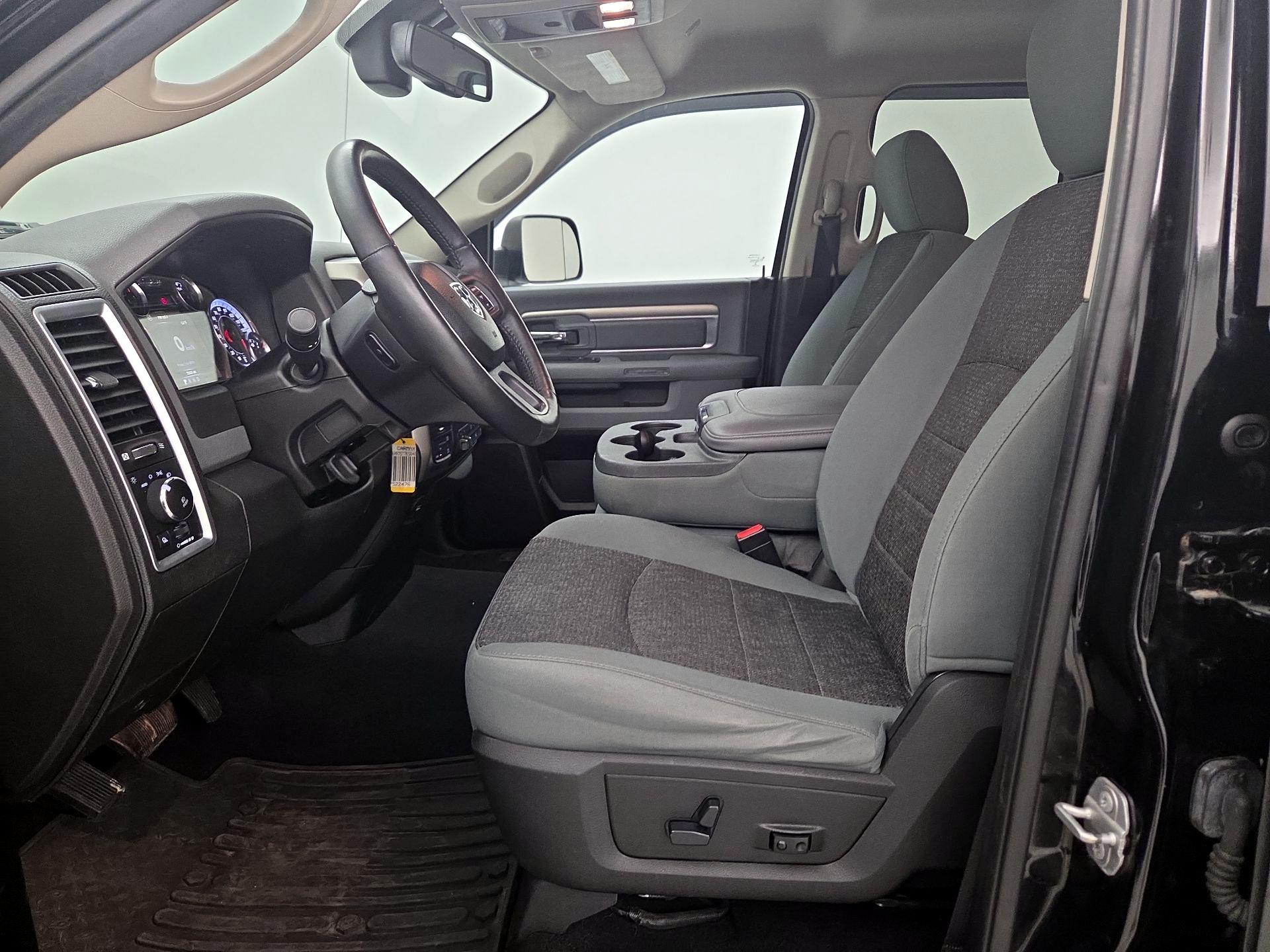 Thumbnail: 2019 RAM 1500 Classic - 11