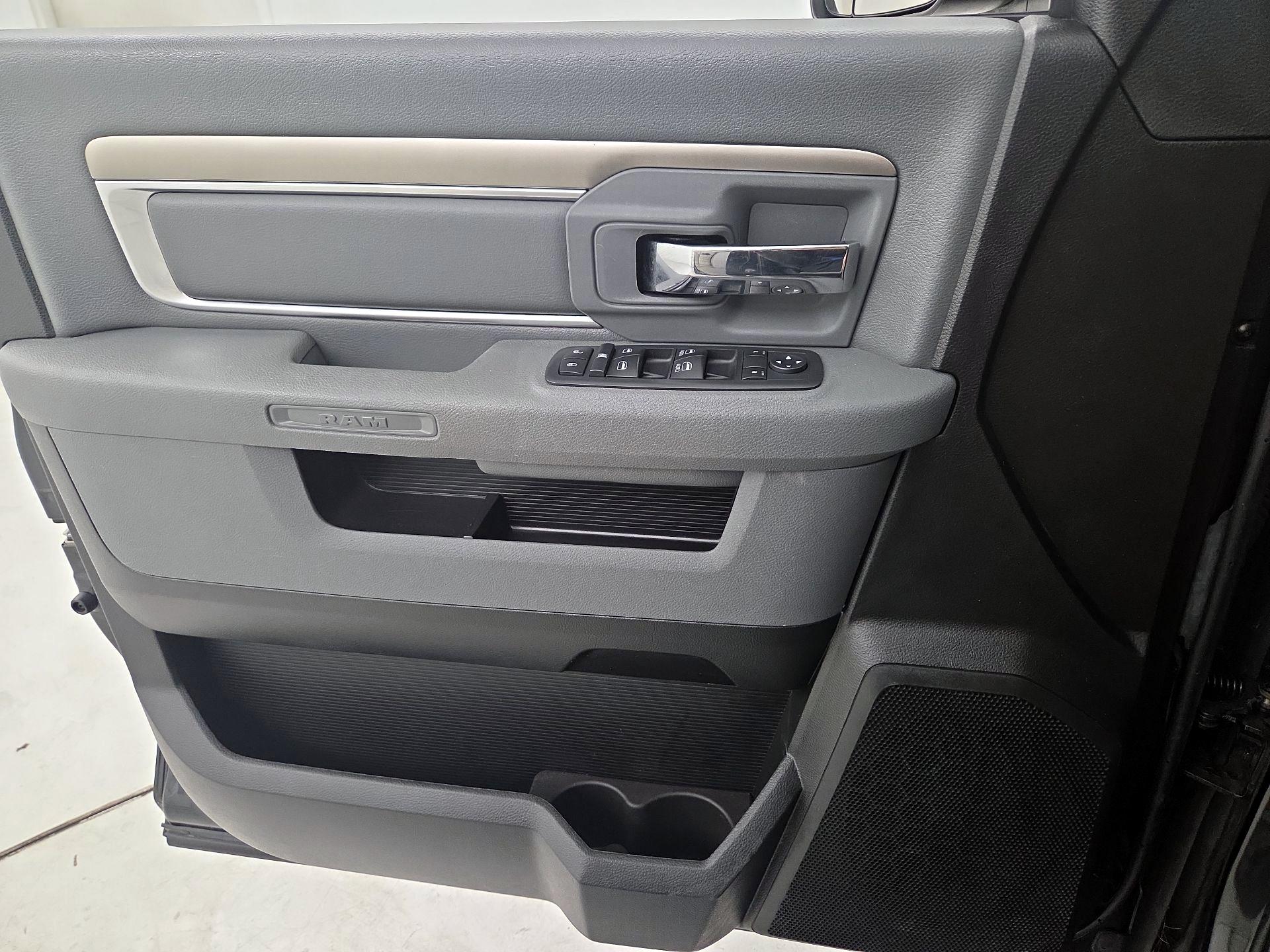 Thumbnail: 2019 RAM 1500 Classic - 12