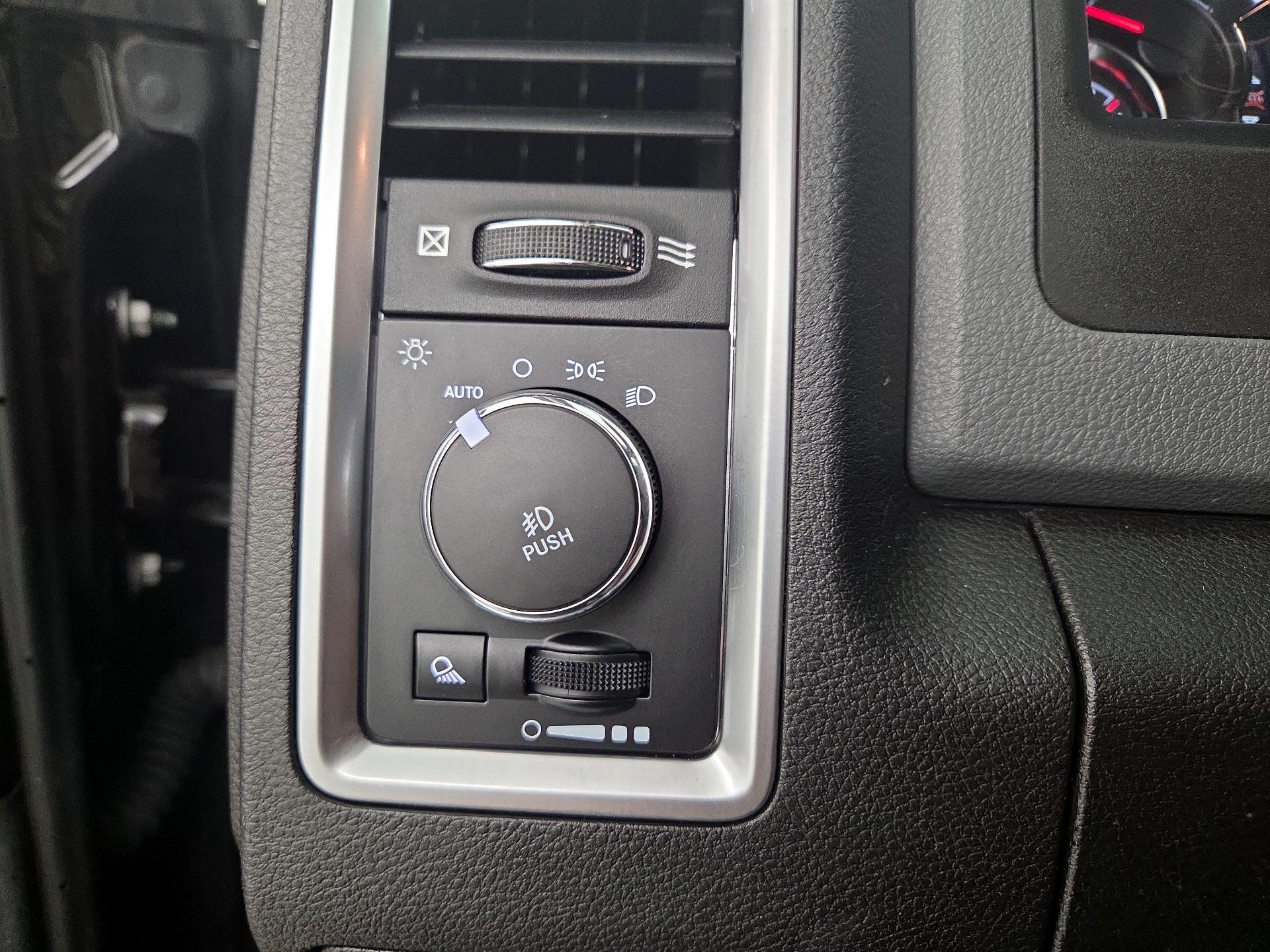 Thumbnail: 2019 RAM 1500 Classic - 13