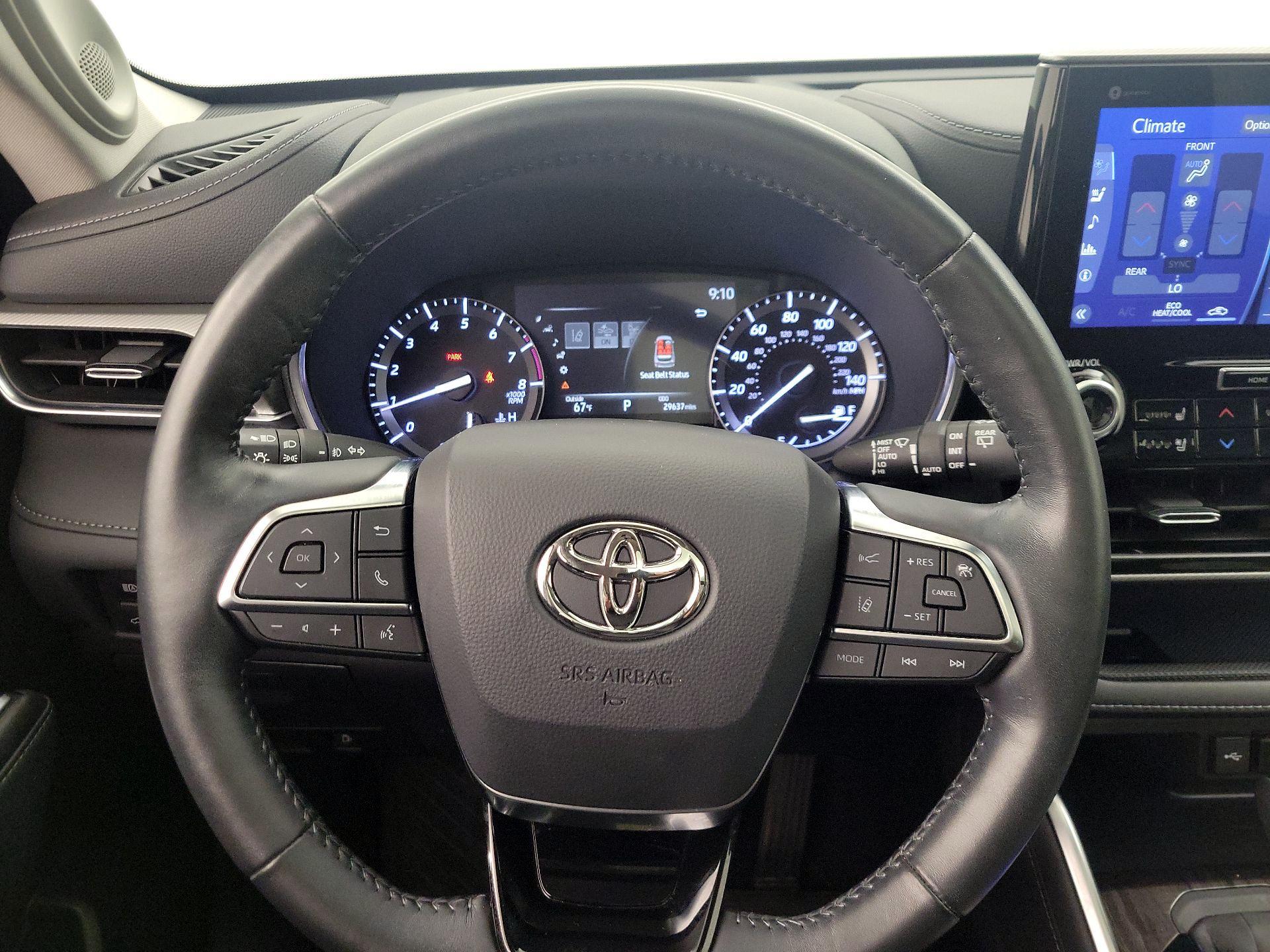 Thumbnail: 2020 Toyota Highlander - 10