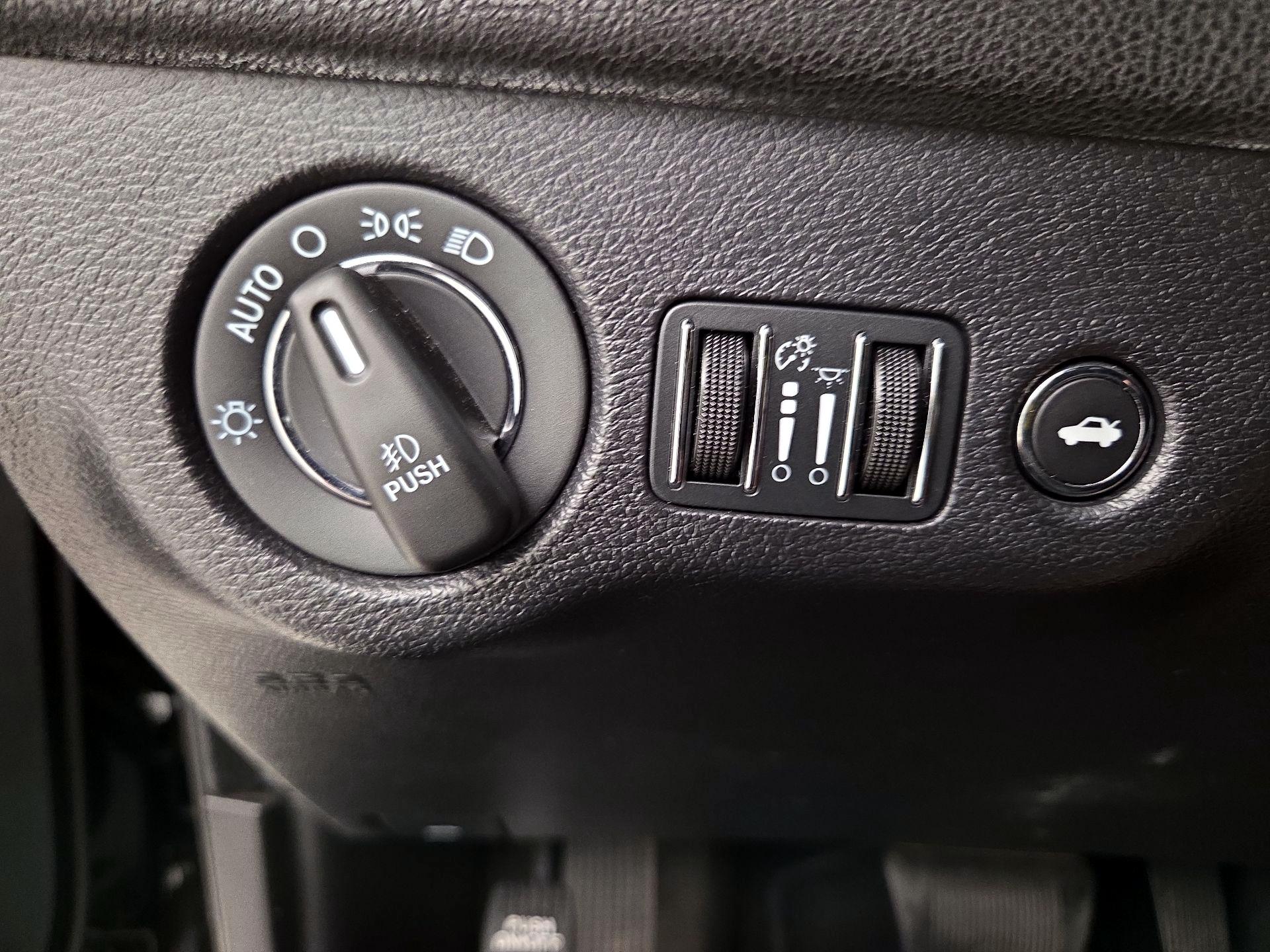 Thumbnail: 2016 Chrysler 300 - 13