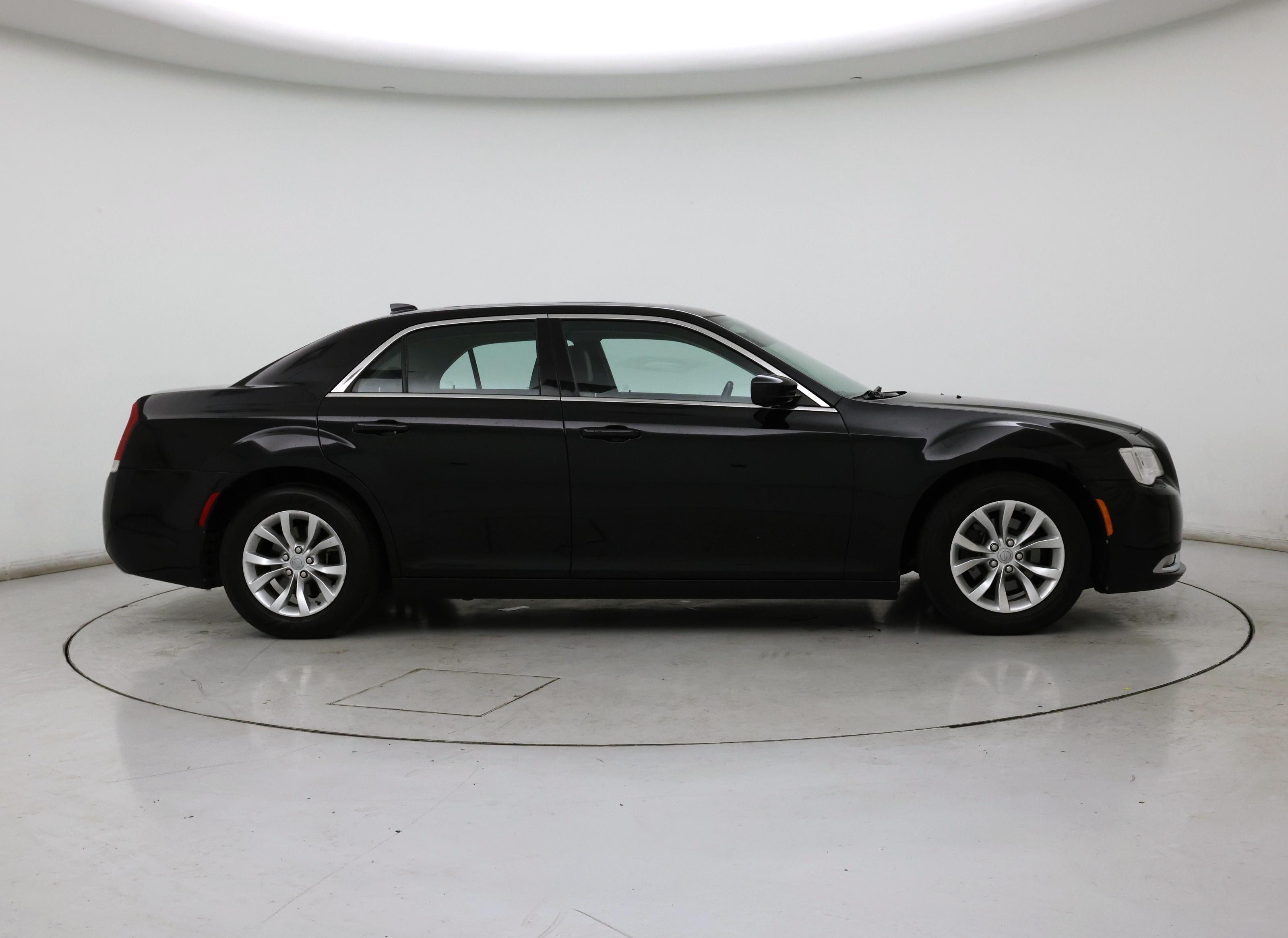 Thumbnail: 2016 Chrysler 300 - 7