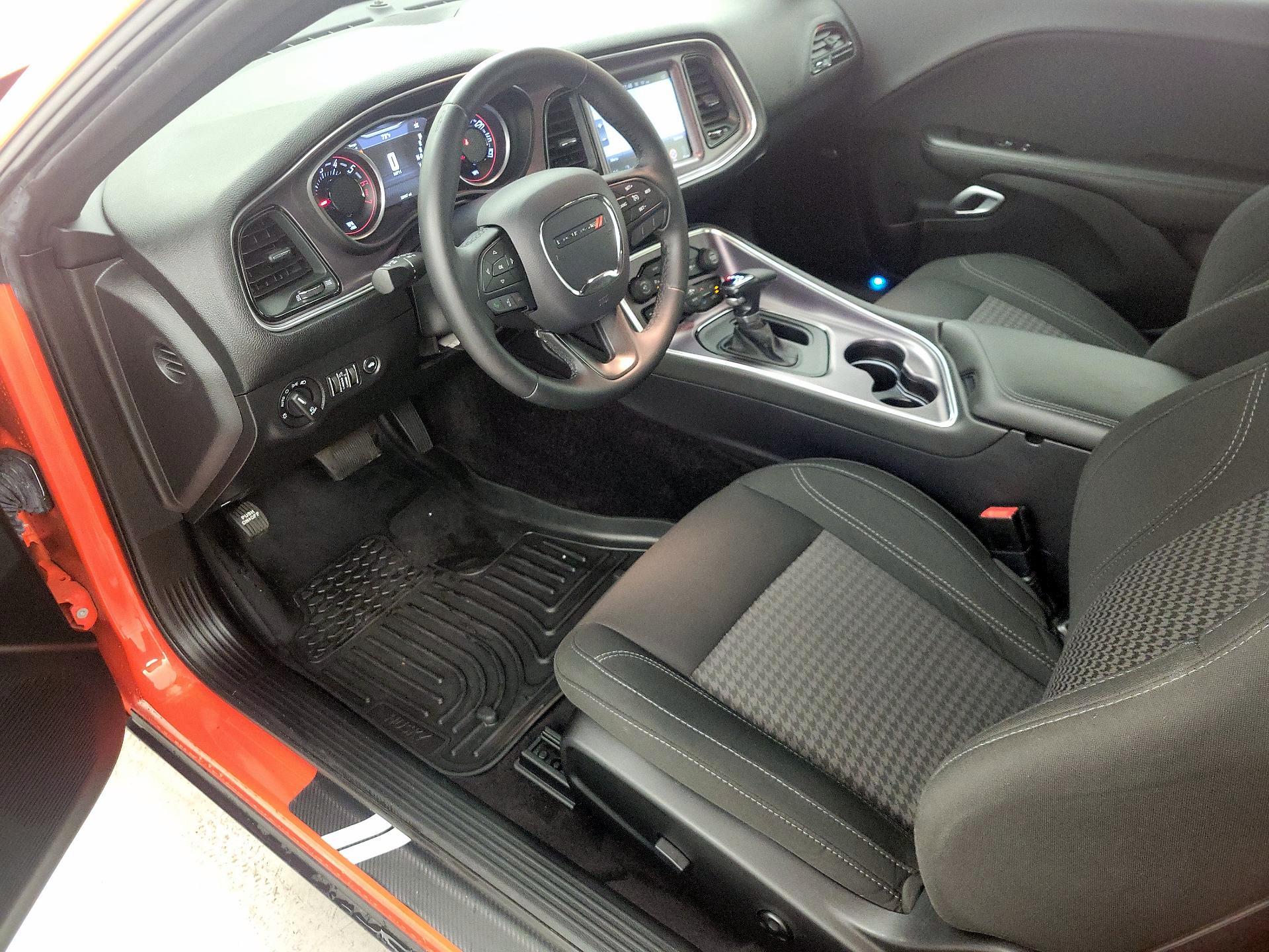 Thumbnail: 2016 Dodge Challenger - 11
