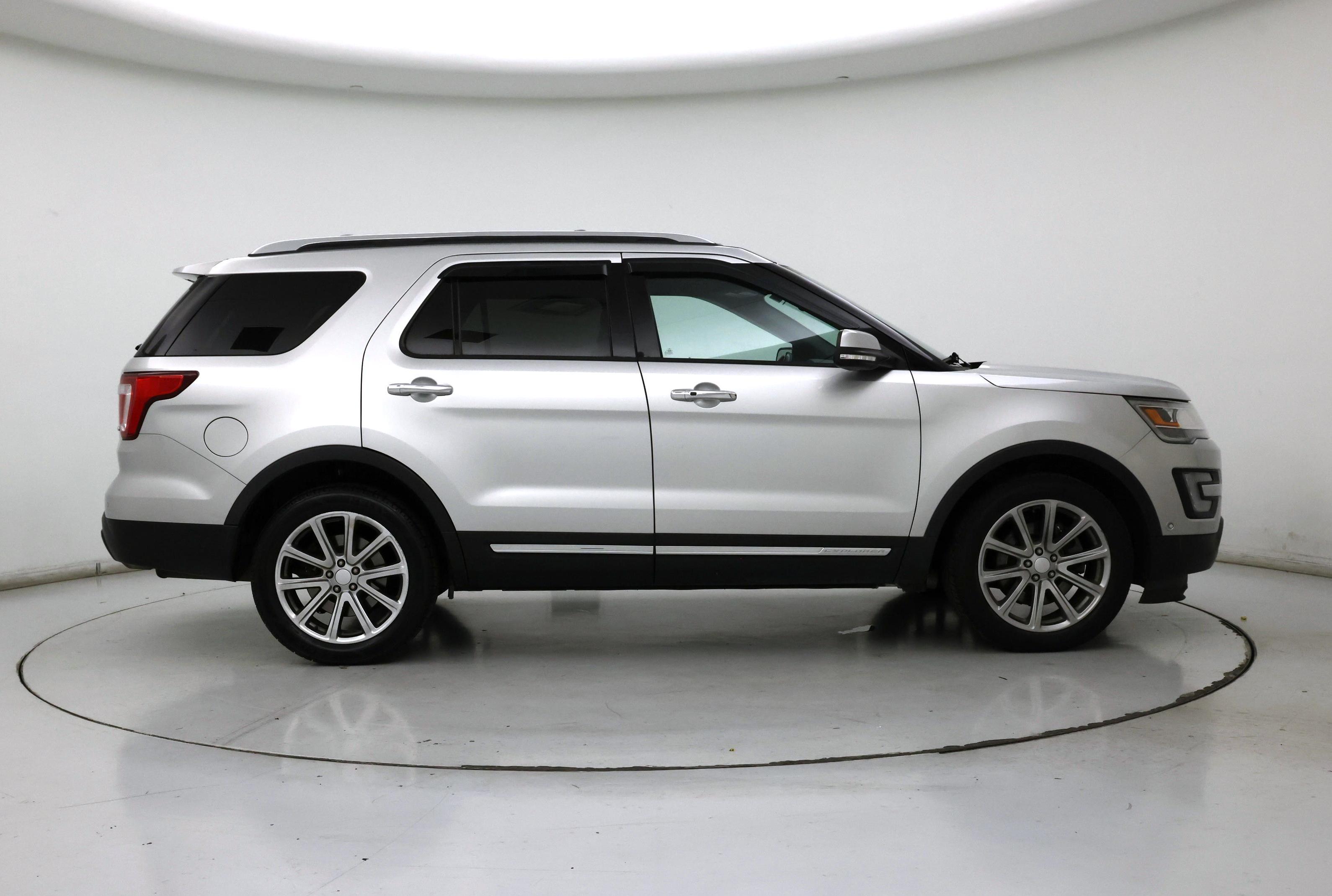 Thumbnail: 2017 Ford Explorer - 7