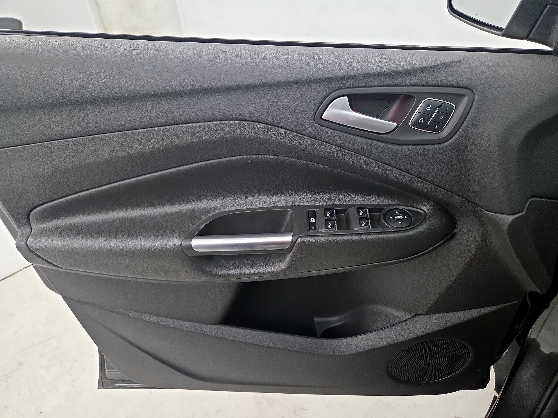 Thumbnail: 2016 Ford Escape - 12