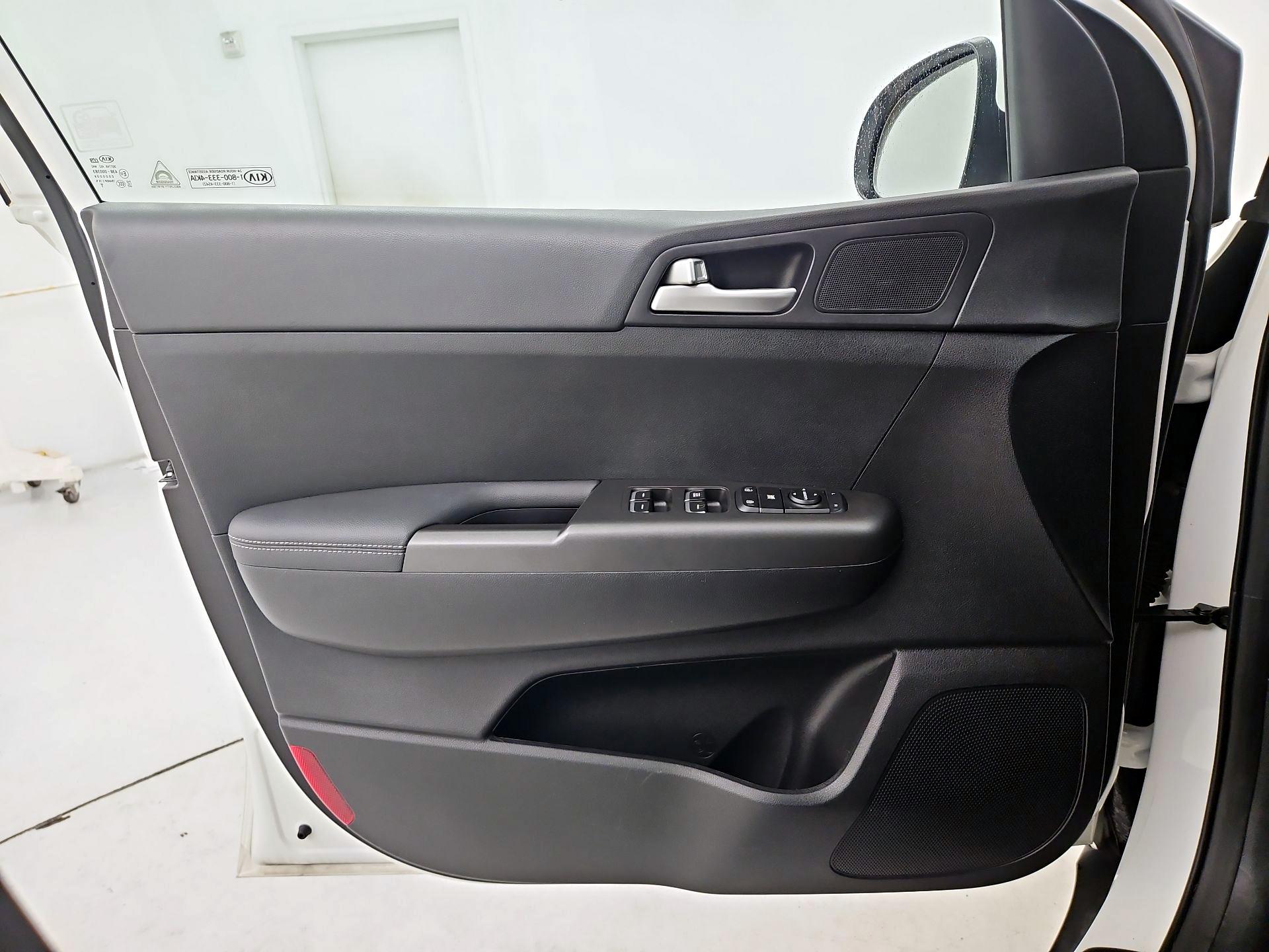 Thumbnail: 2020 Kia Sportage - 12