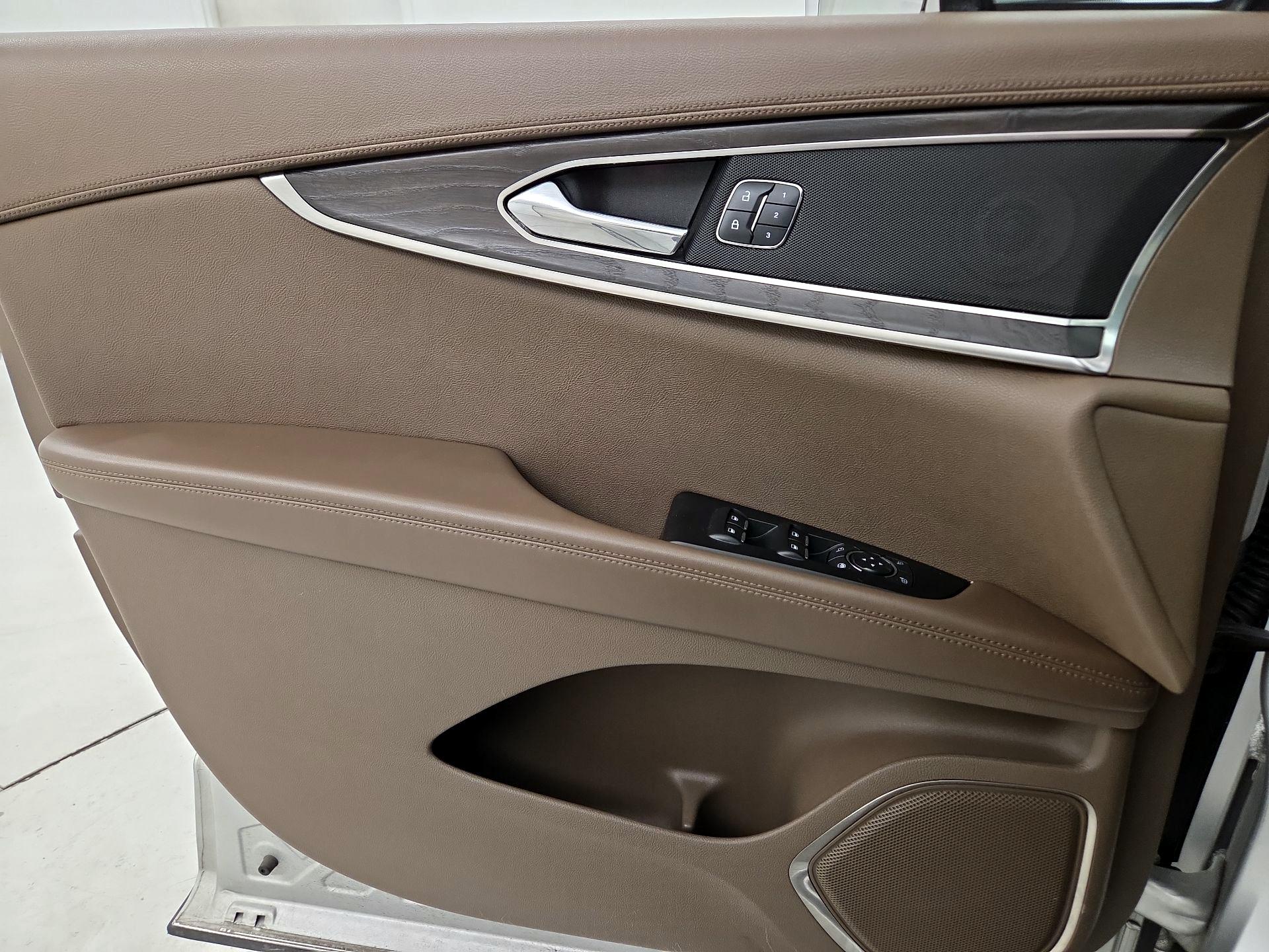 Thumbnail: 2017 Lincoln MKX - 12