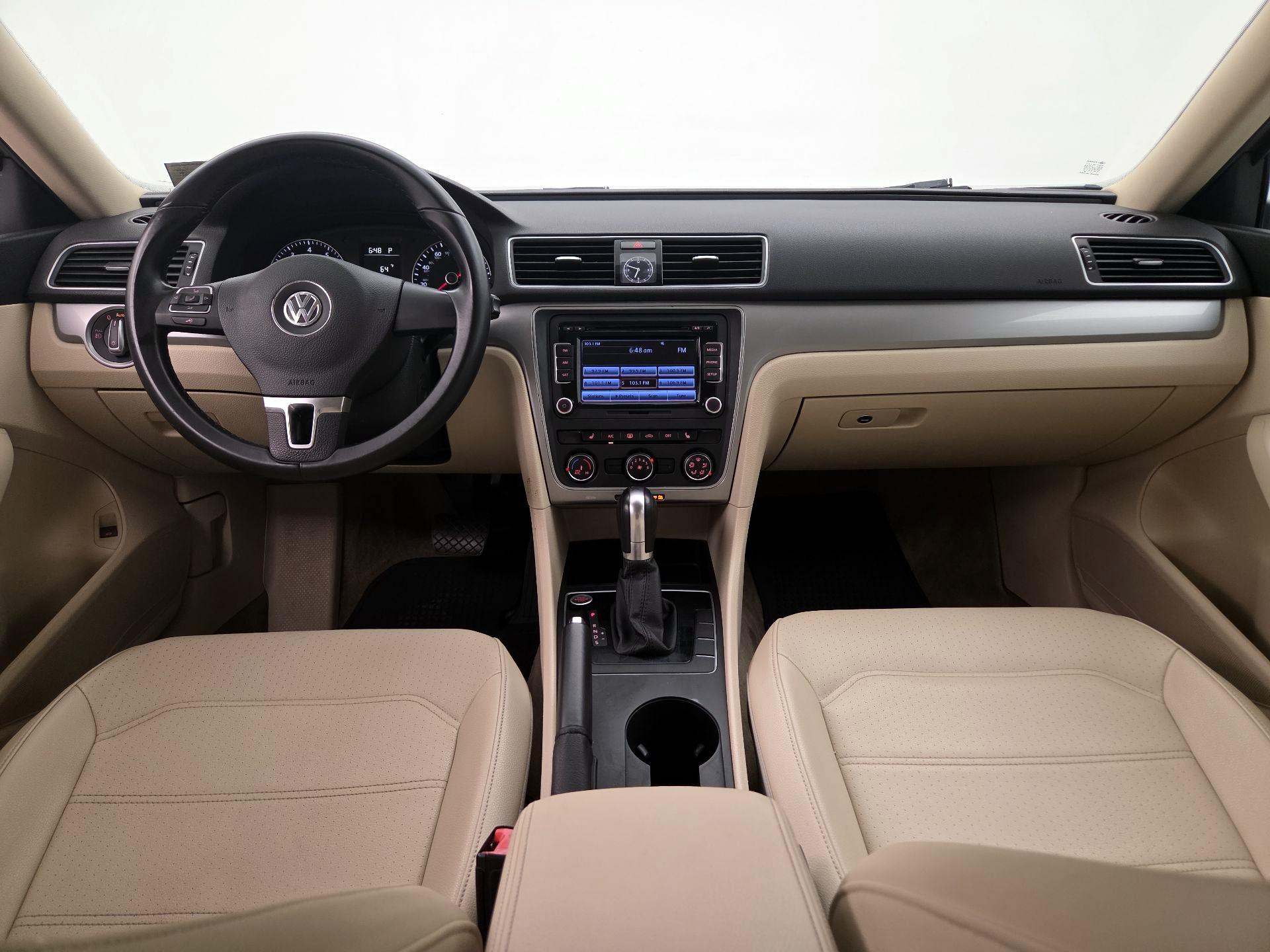 Thumbnail: 2015 Volkswagen Passat - 9