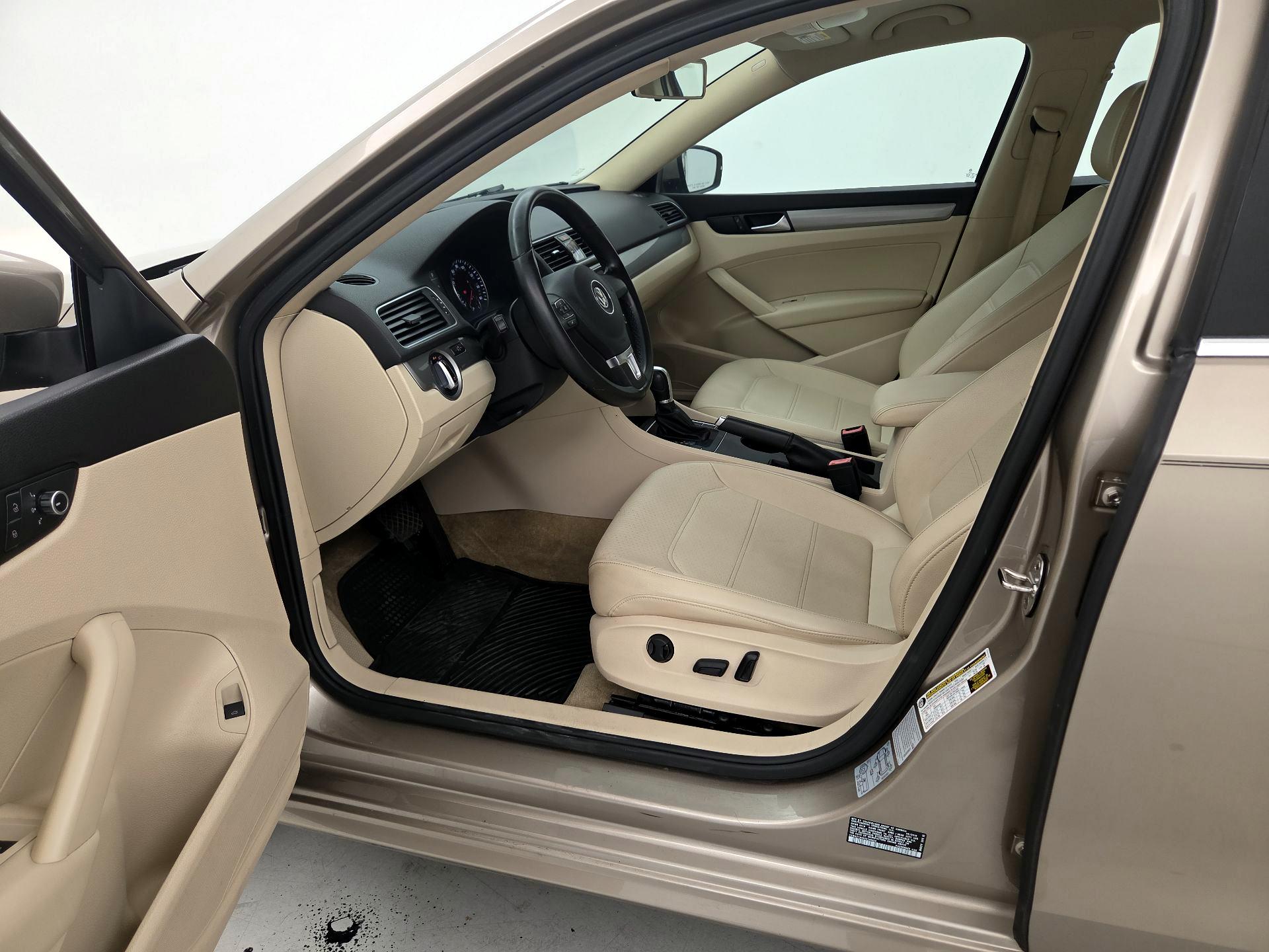 Thumbnail: 2015 Volkswagen Passat - 11