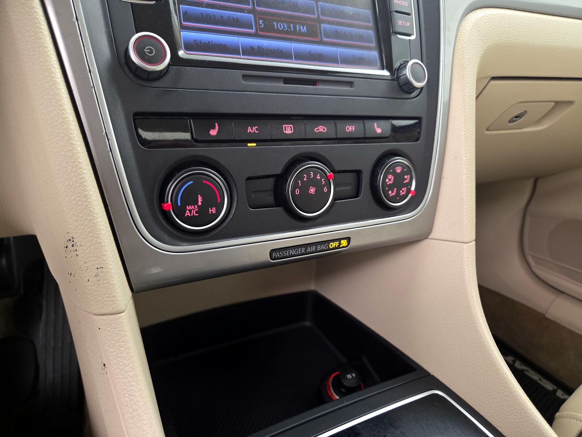 Thumbnail: 2015 Volkswagen Passat - 16