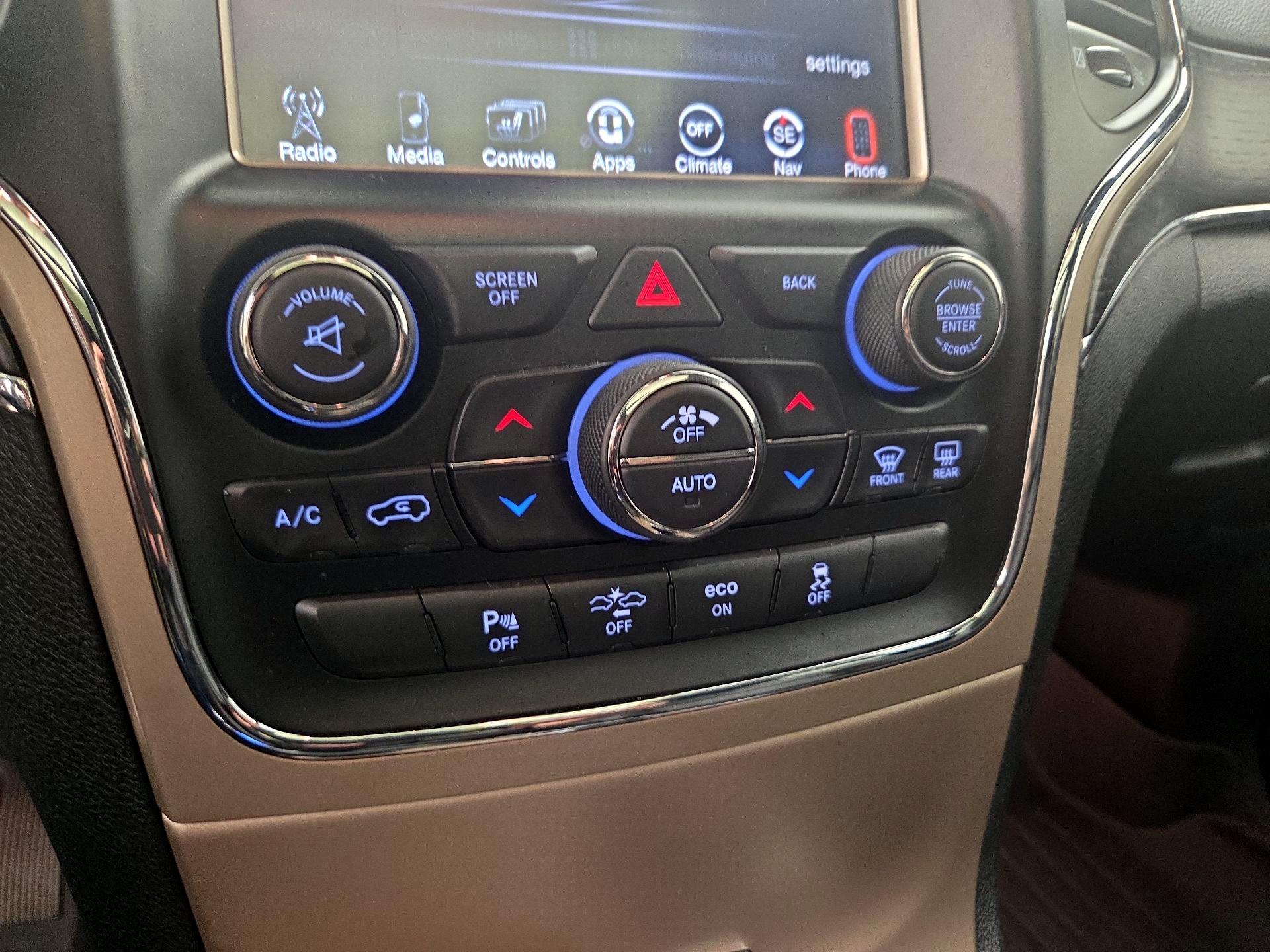 Thumbnail: 2015 Jeep Grand Cherokee - 17