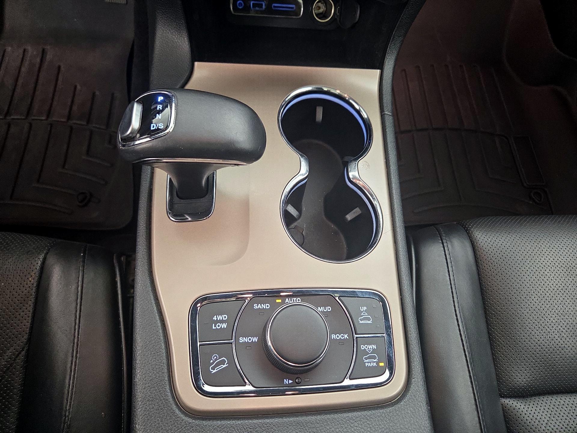 Thumbnail: 2015 Jeep Grand Cherokee - 18