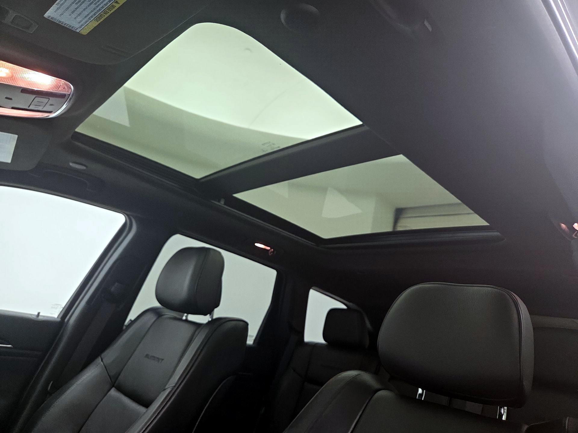 Thumbnail: 2015 Jeep Grand Cherokee - 20