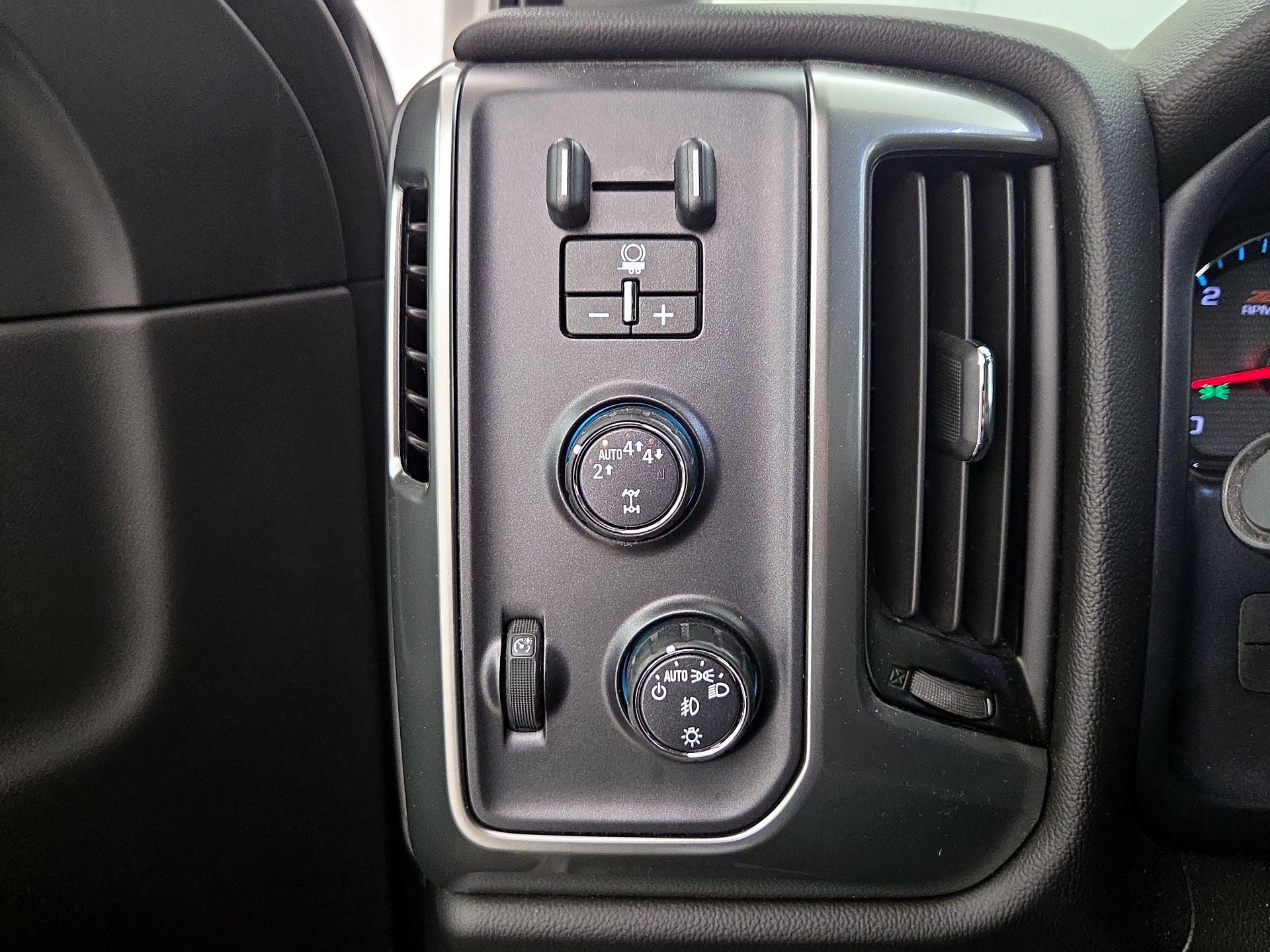 Thumbnail: 2018 Chevrolet Silverado 1500 - 13