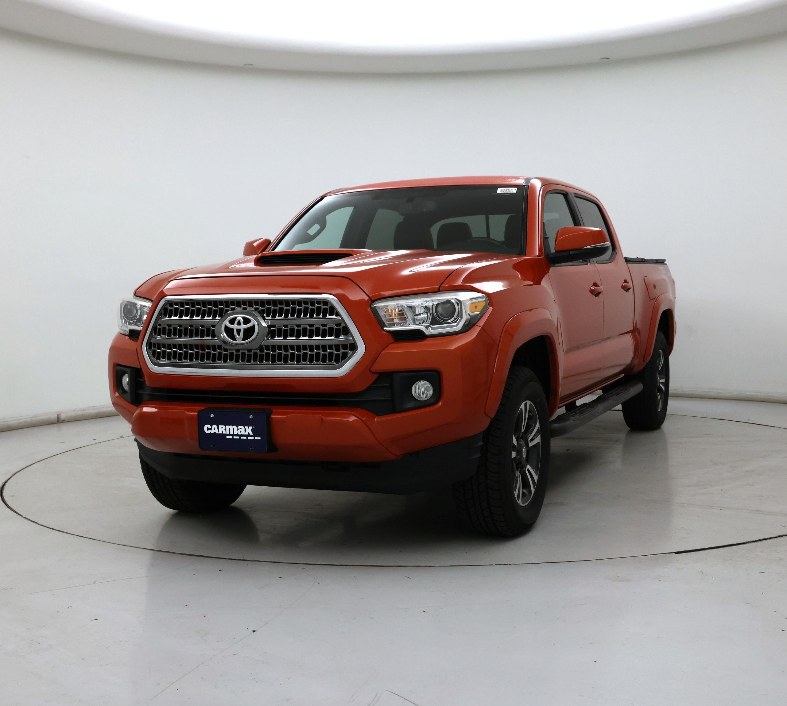 Thumbnail: 2017 Toyota Tacoma - 4