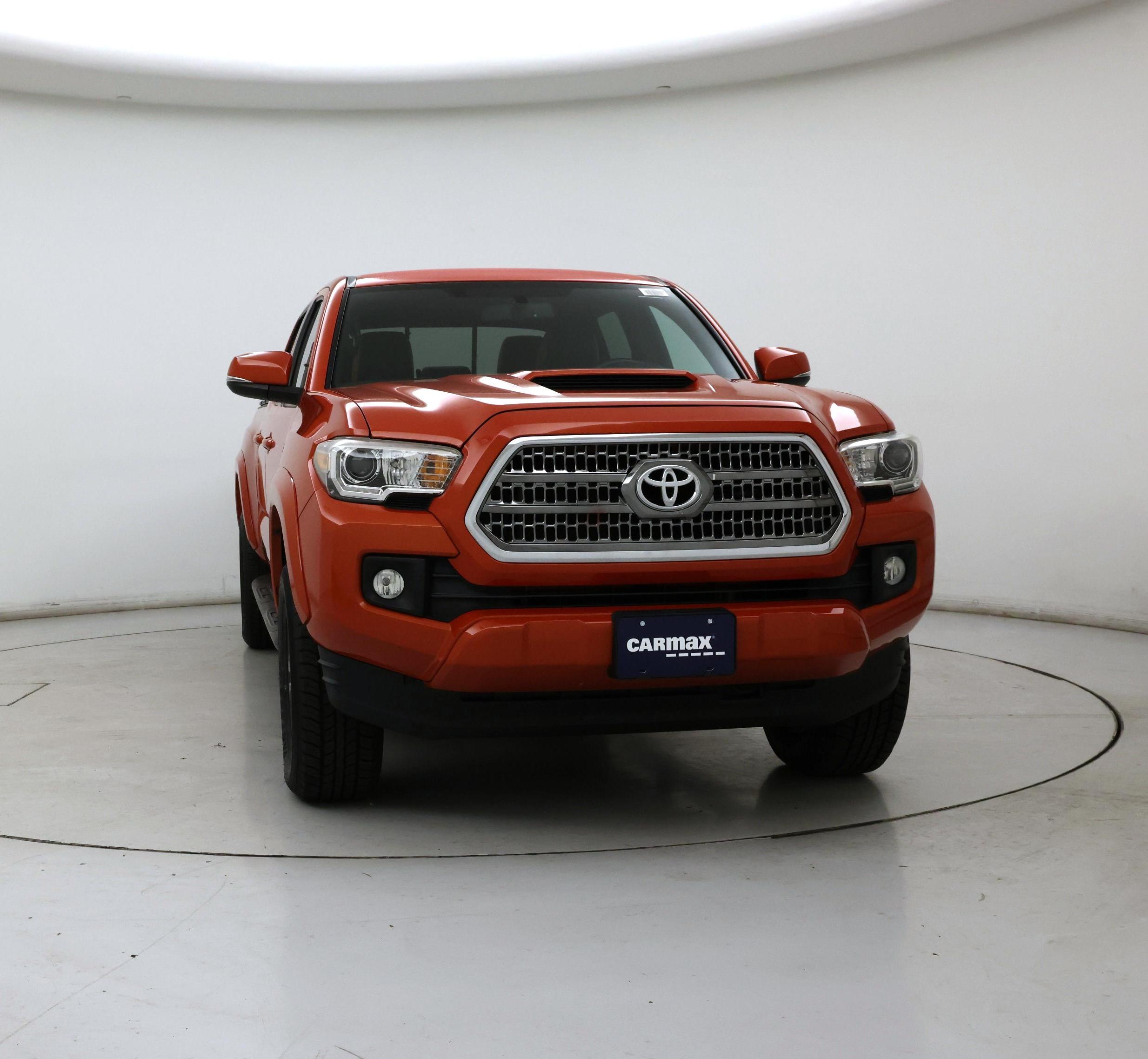 Thumbnail: 2017 Toyota Tacoma - 5