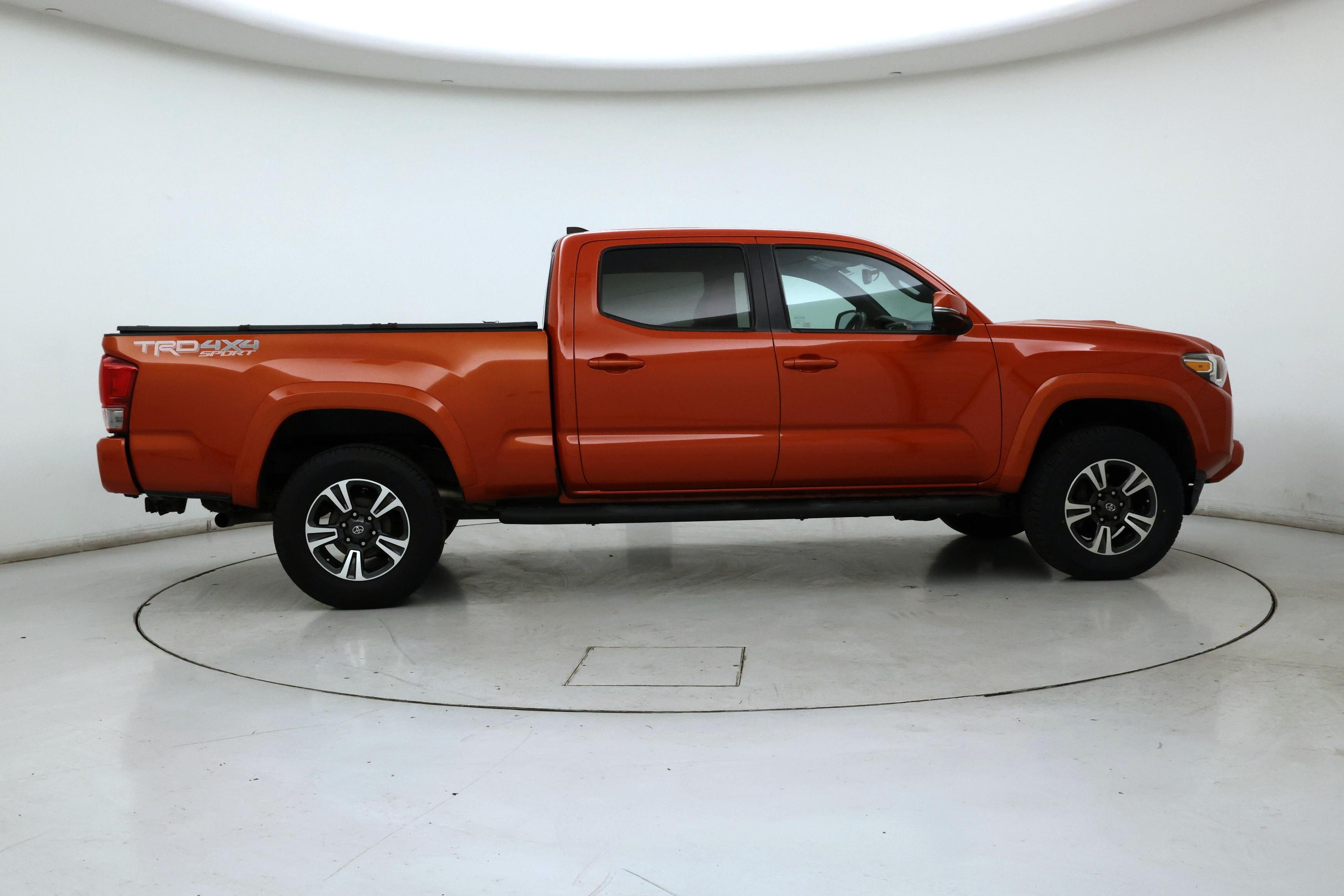 Thumbnail: 2017 Toyota Tacoma - 7