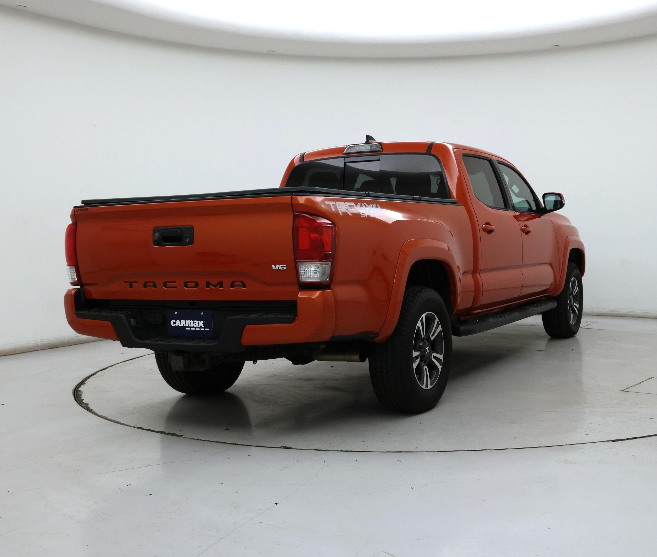 Thumbnail: 2017 Toyota Tacoma - 8