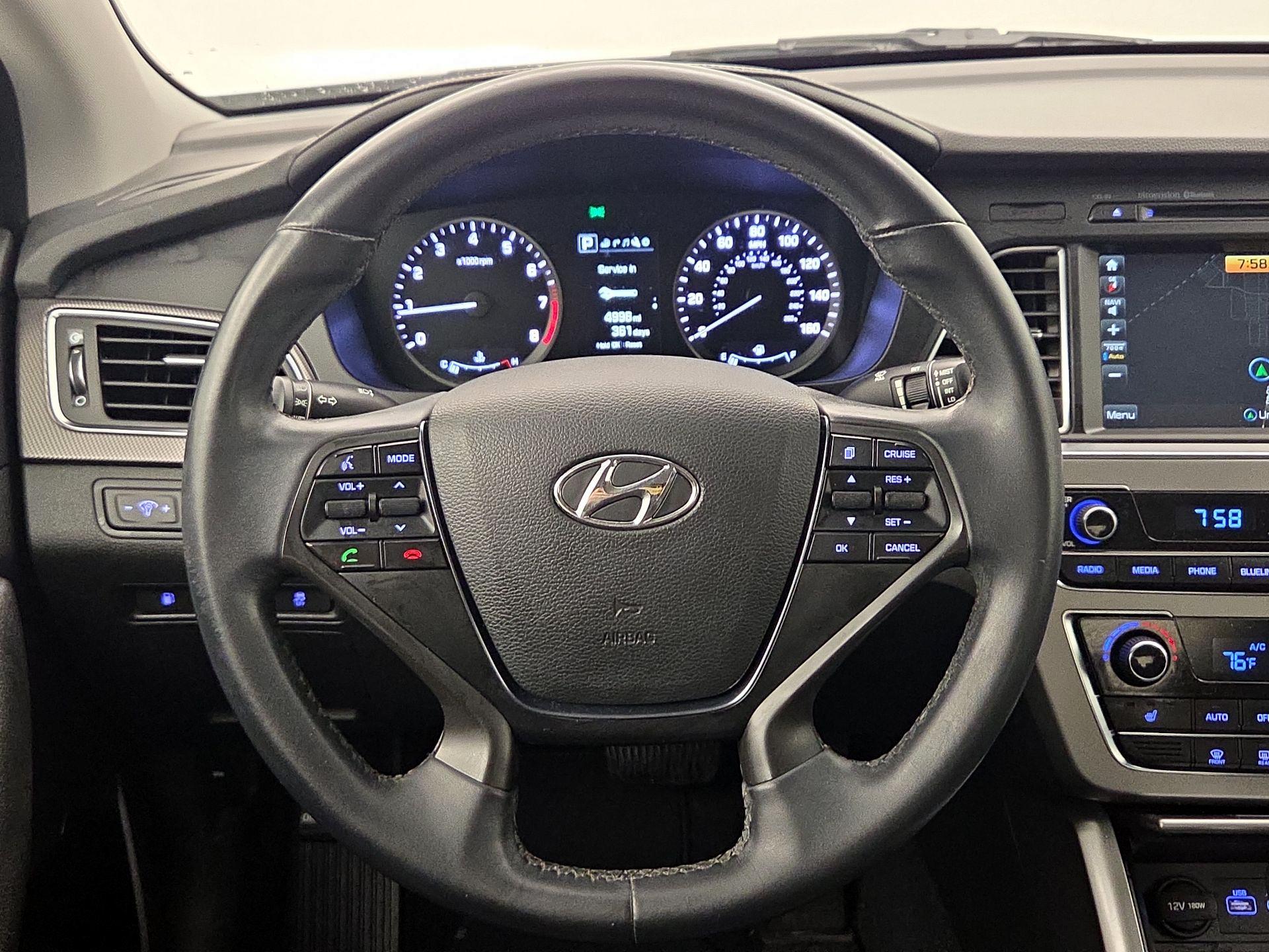 Thumbnail: 2015 Hyundai Sonata - 10