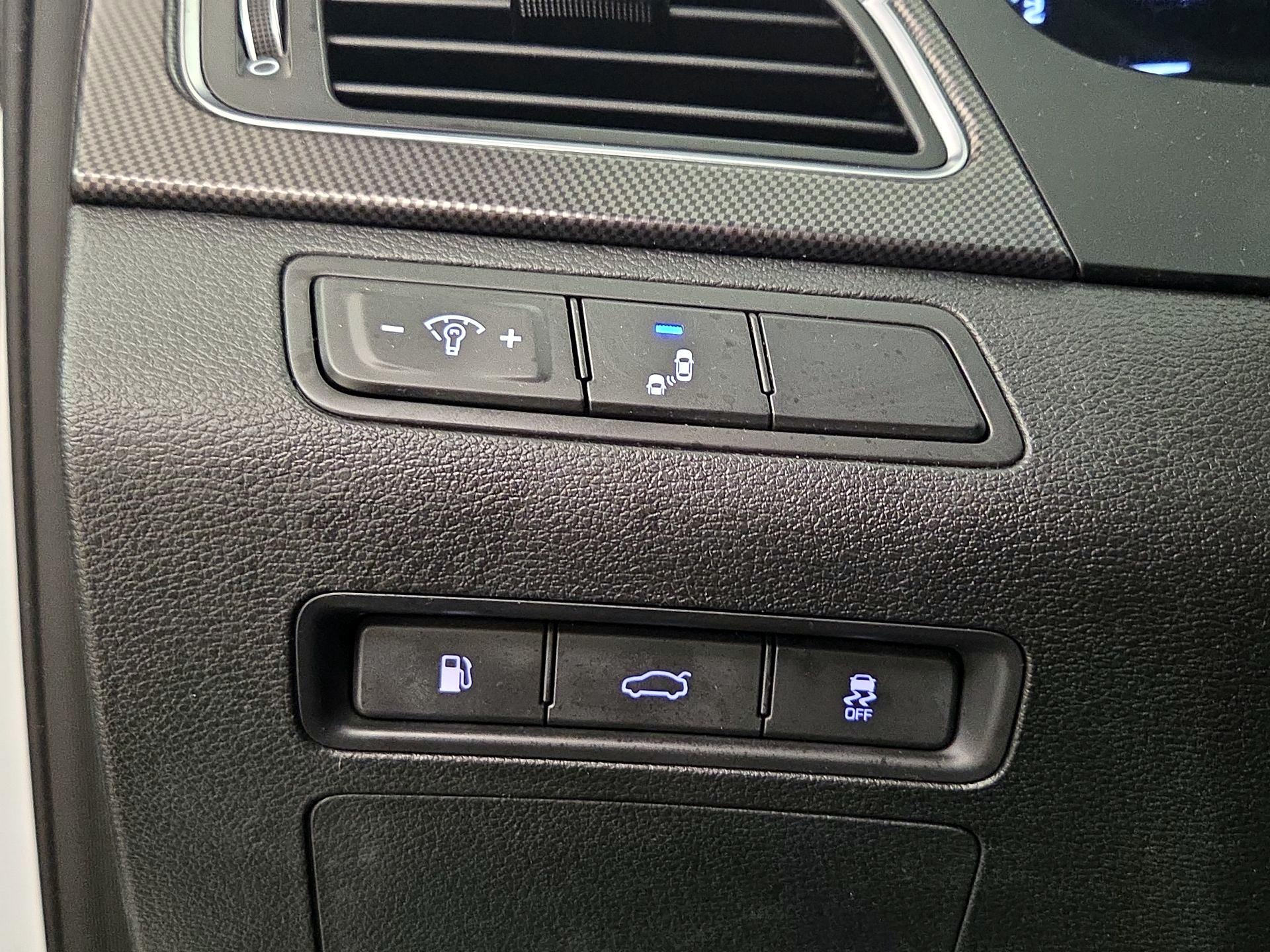 Thumbnail: 2015 Hyundai Sonata - 13