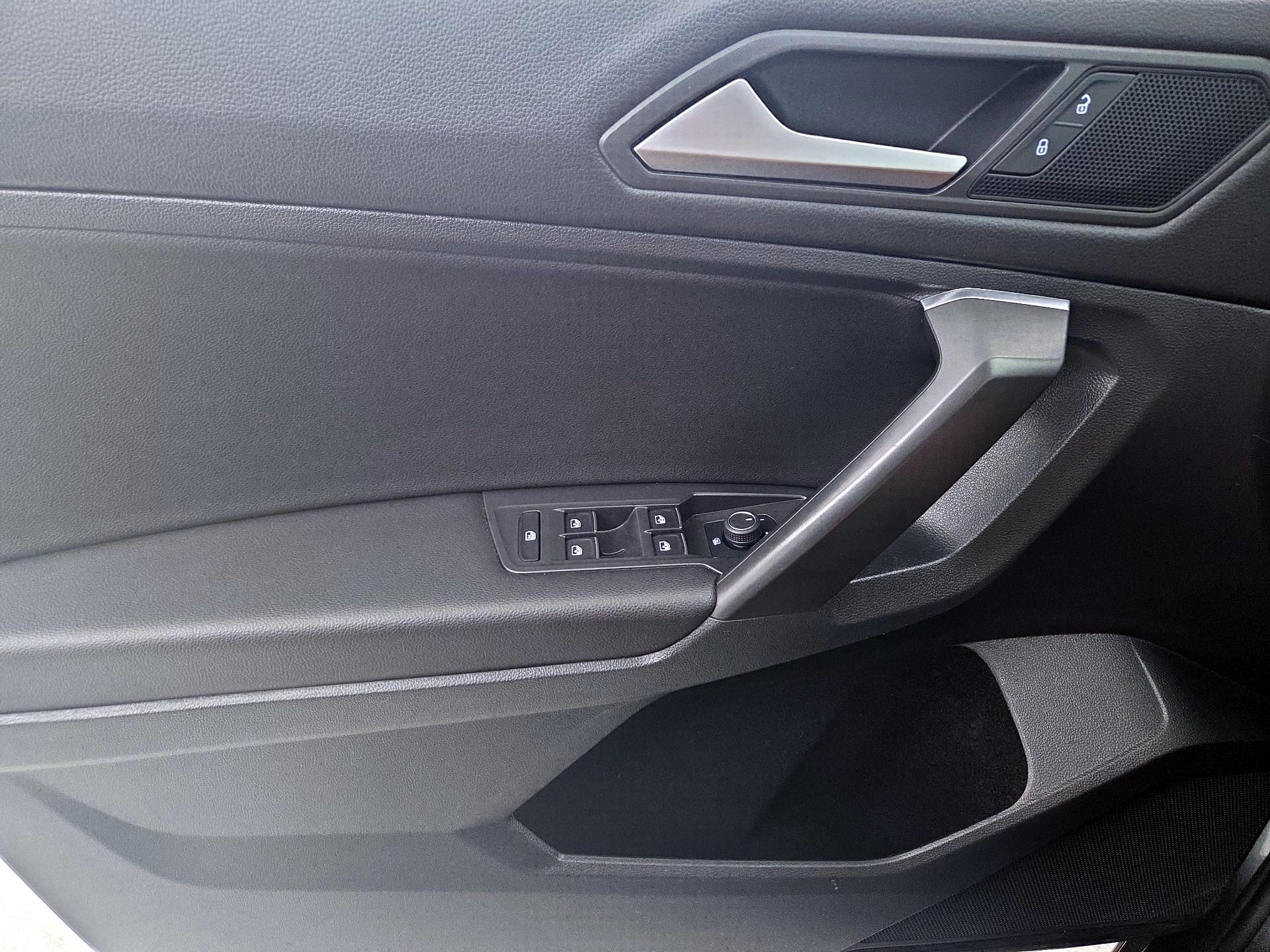 Thumbnail: 2021 Volkswagen Tiguan - 12