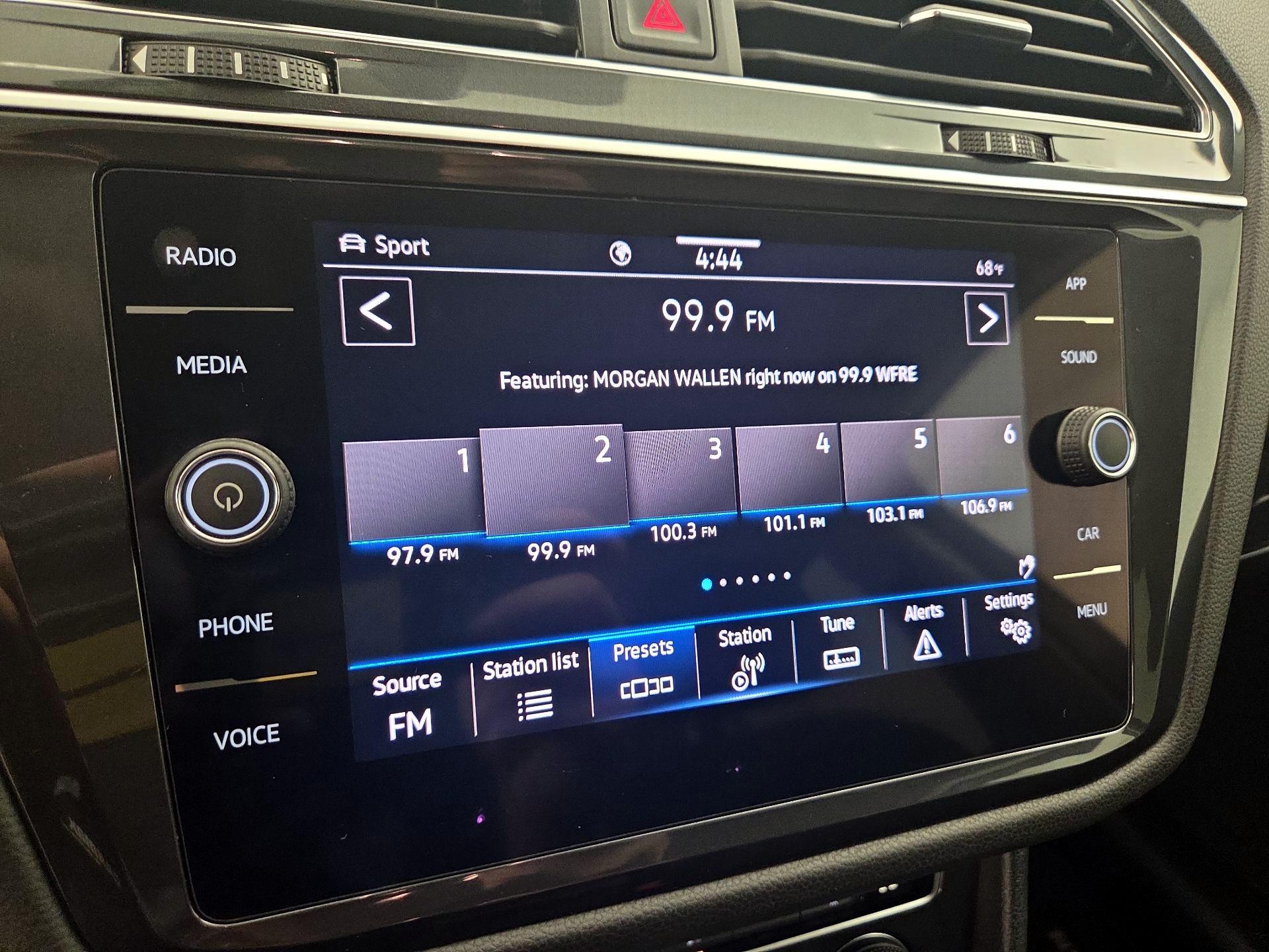 Thumbnail: 2021 Volkswagen Tiguan - 15