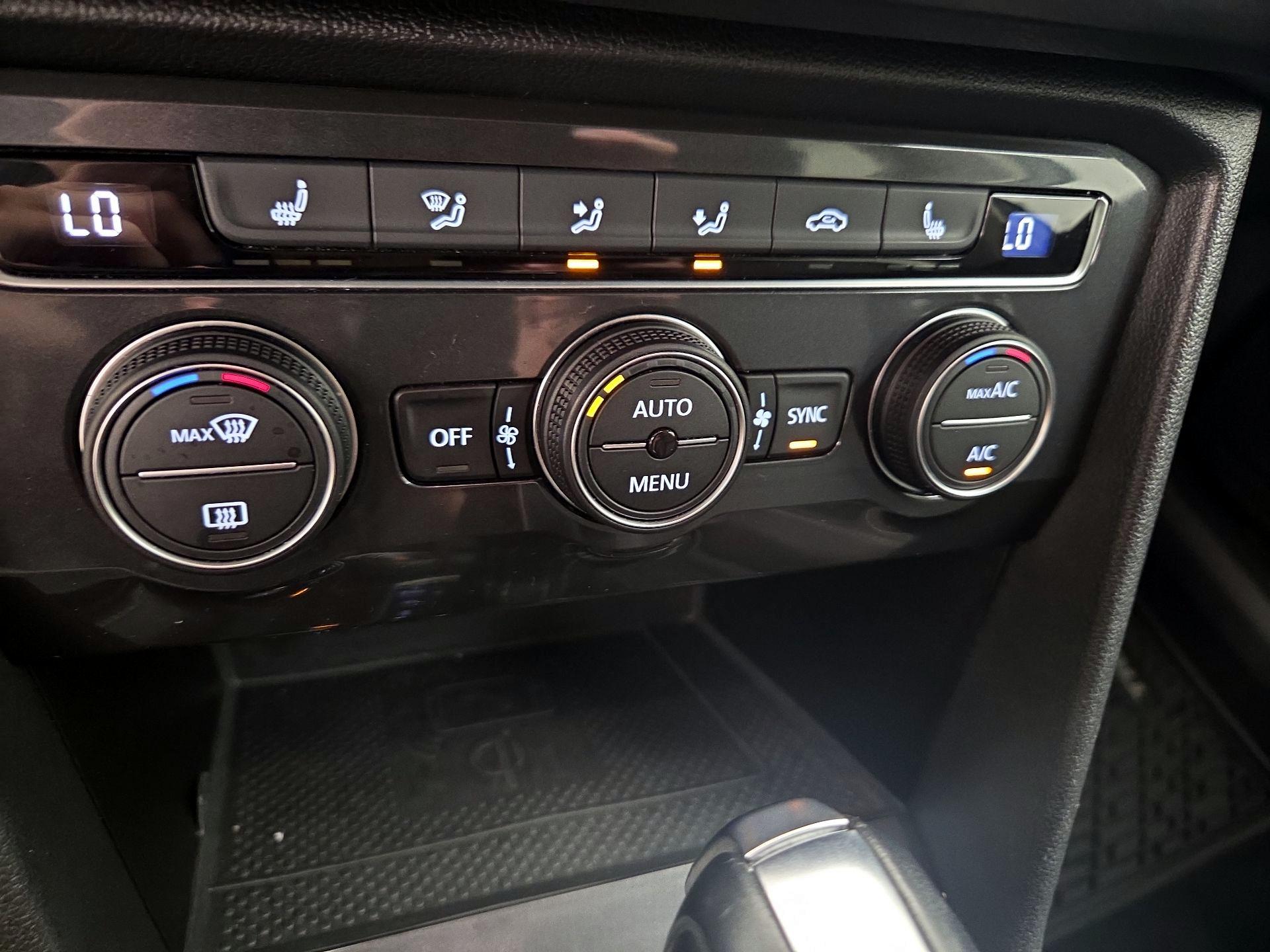 Thumbnail: 2021 Volkswagen Tiguan - 16