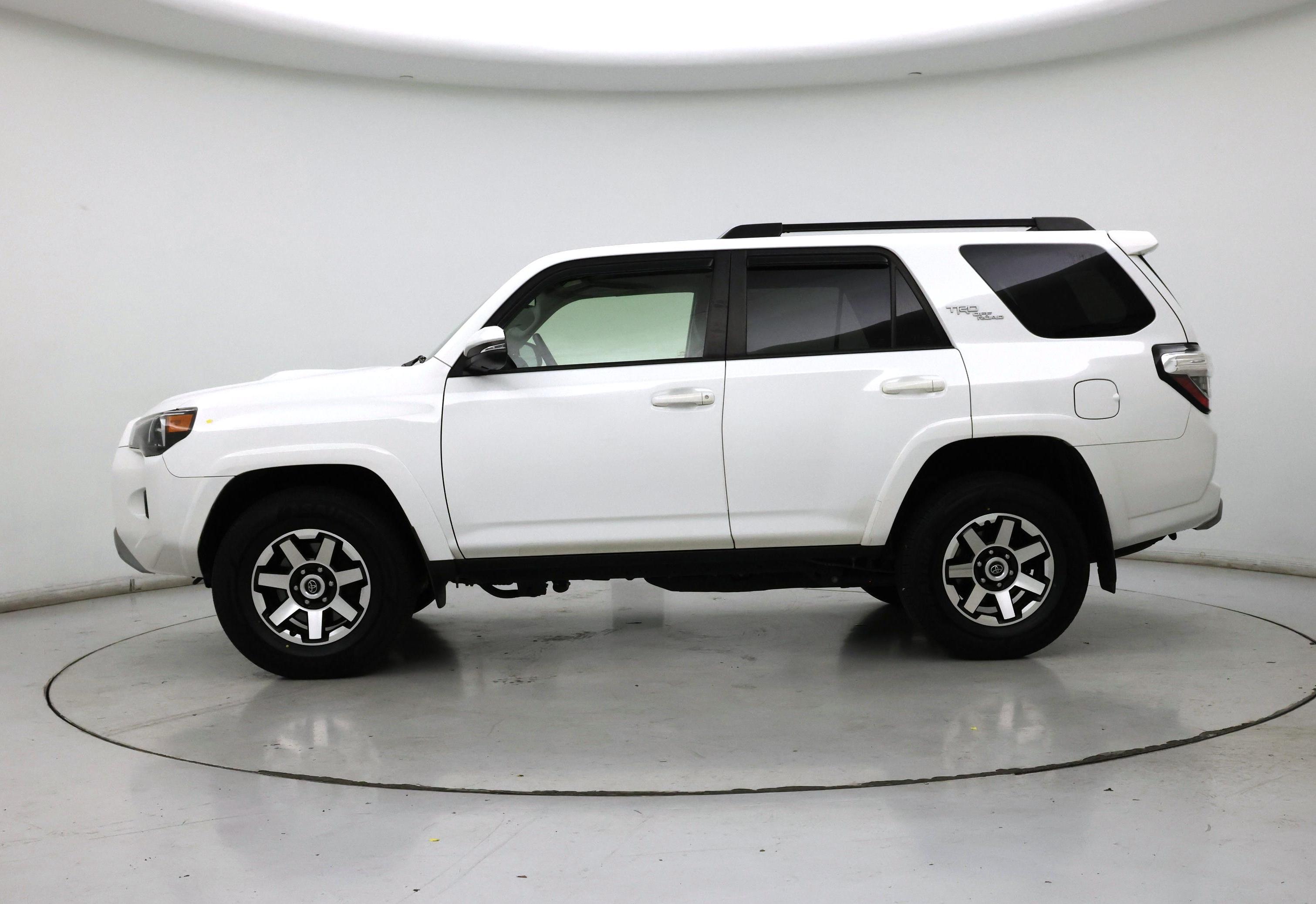 Thumbnail: 2020 Toyota 4Runner - 3