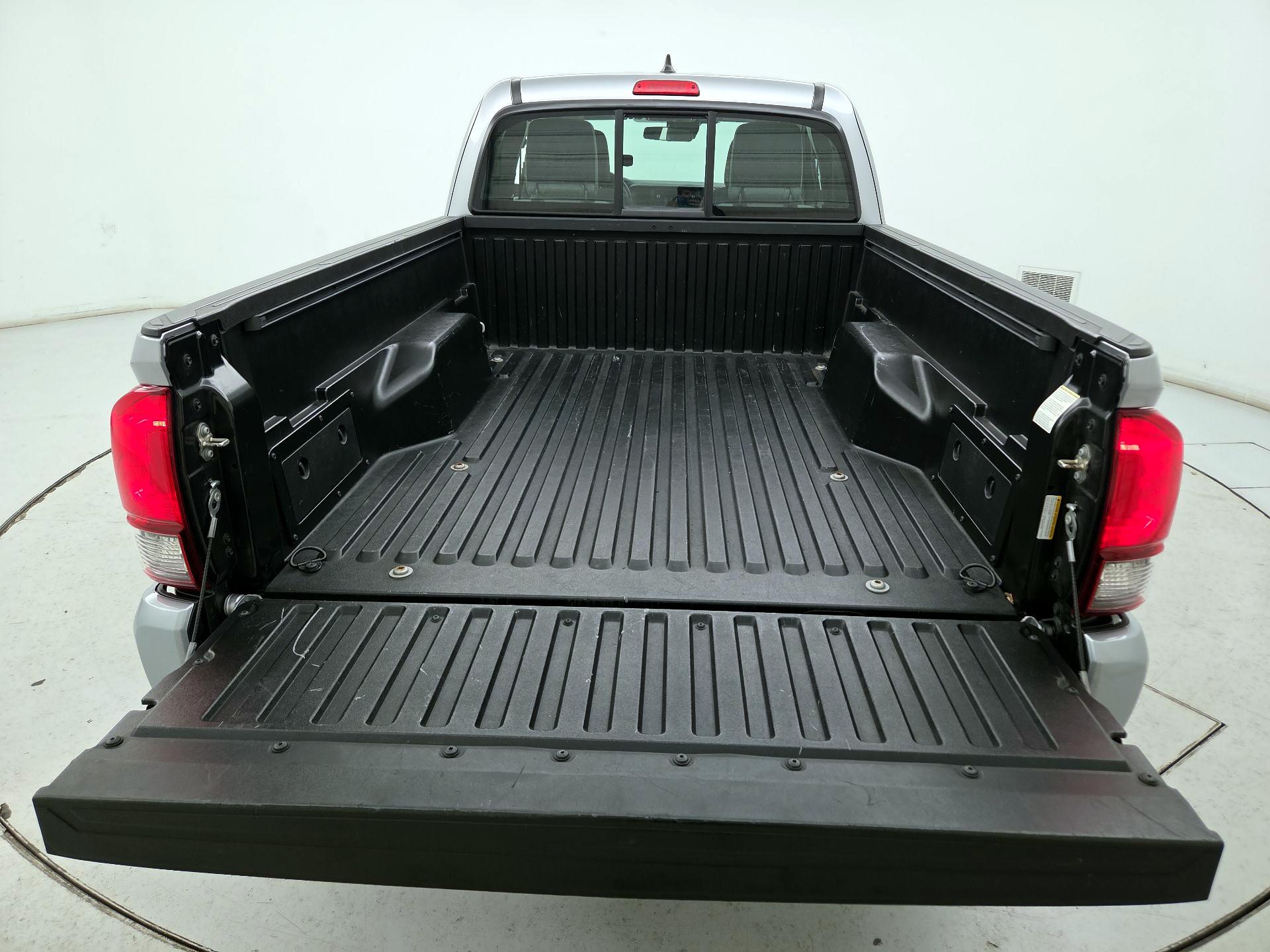 Thumbnail: 2018 Toyota Tacoma - 20