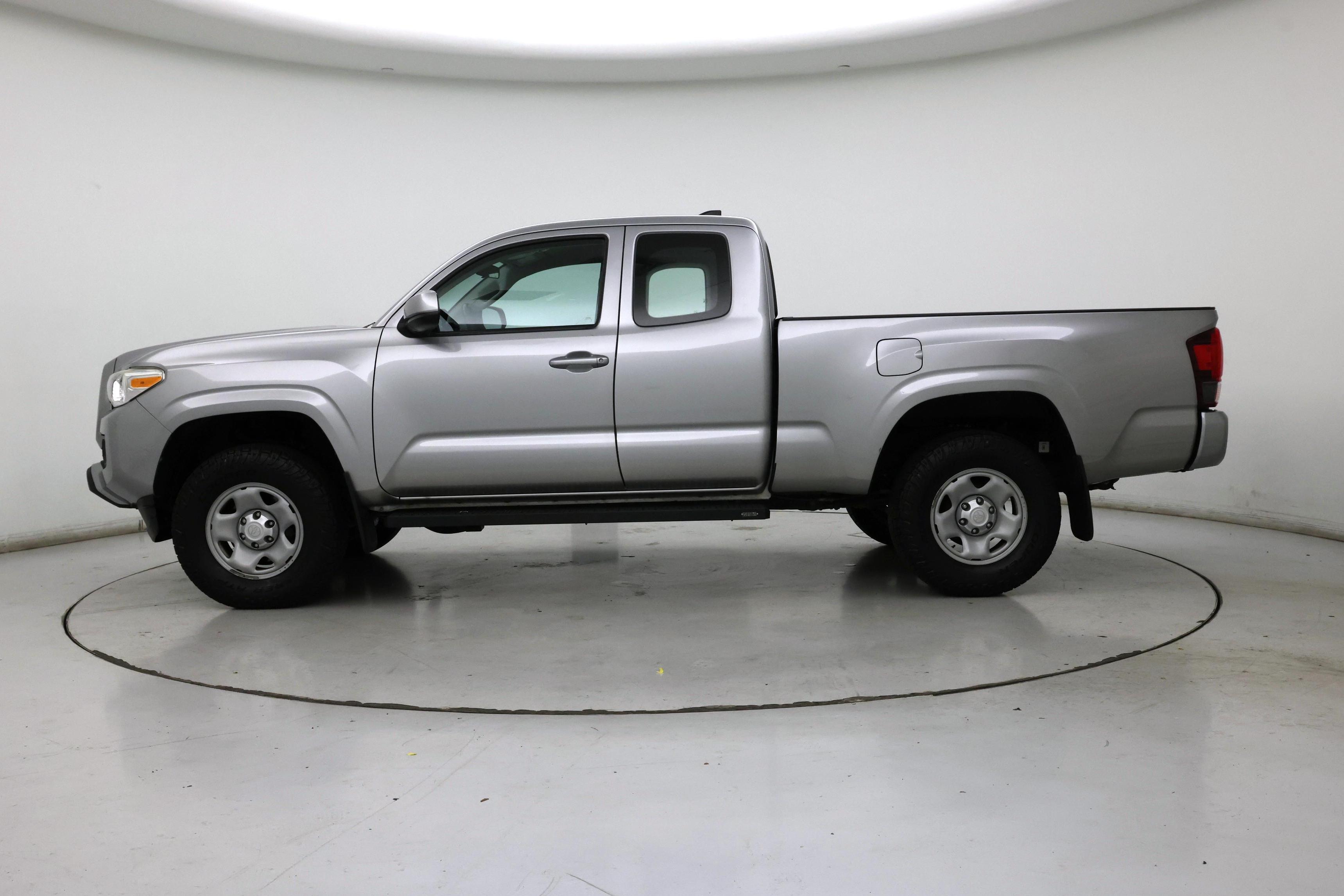 Thumbnail: 2018 Toyota Tacoma - 3