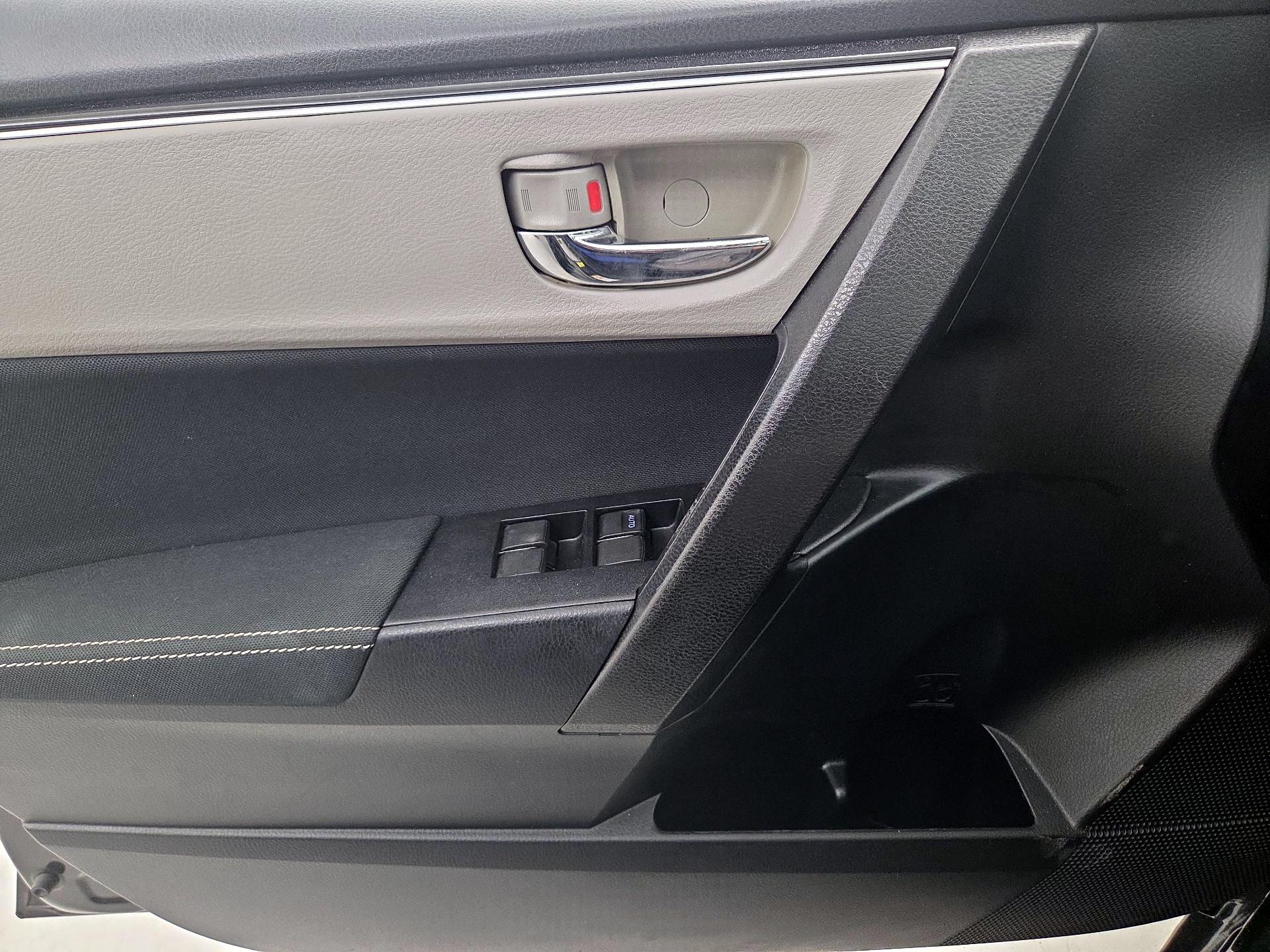 Thumbnail: 2018 Toyota Corolla - 12