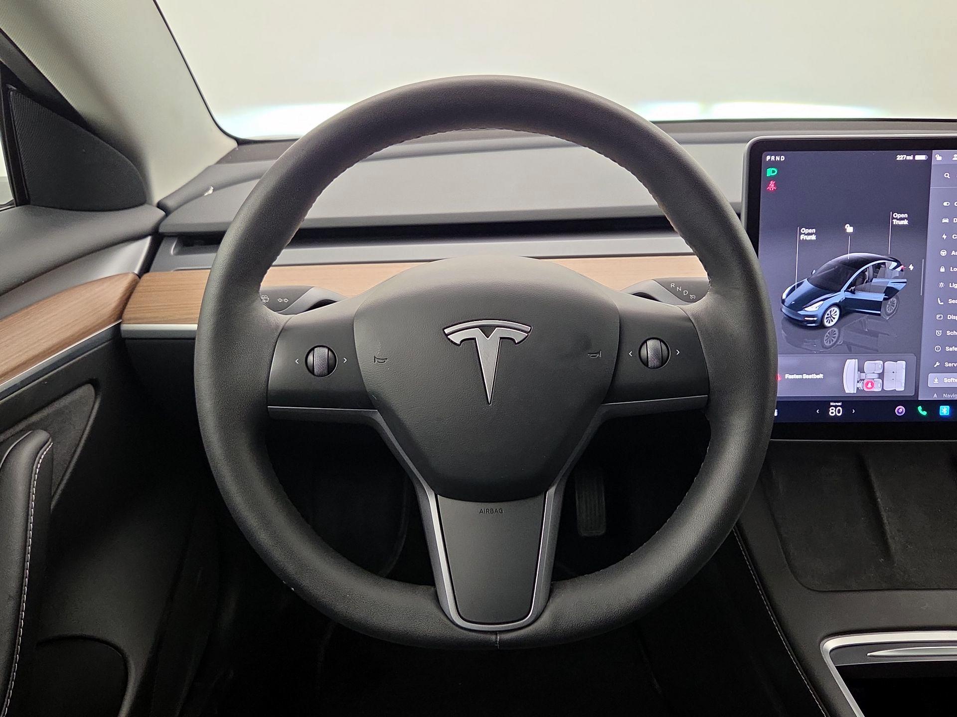 Thumbnail: 2023 Tesla Model 3 - 10