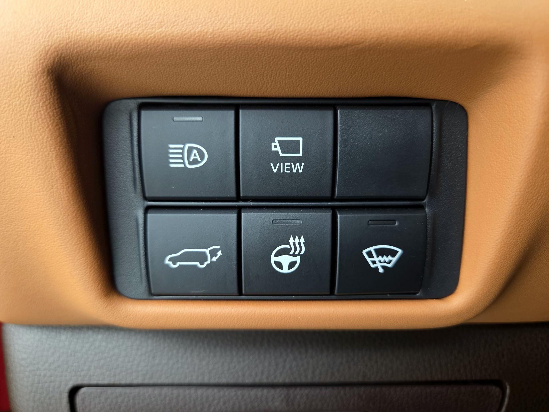 Thumbnail: 2020 Toyota Highlander - 13