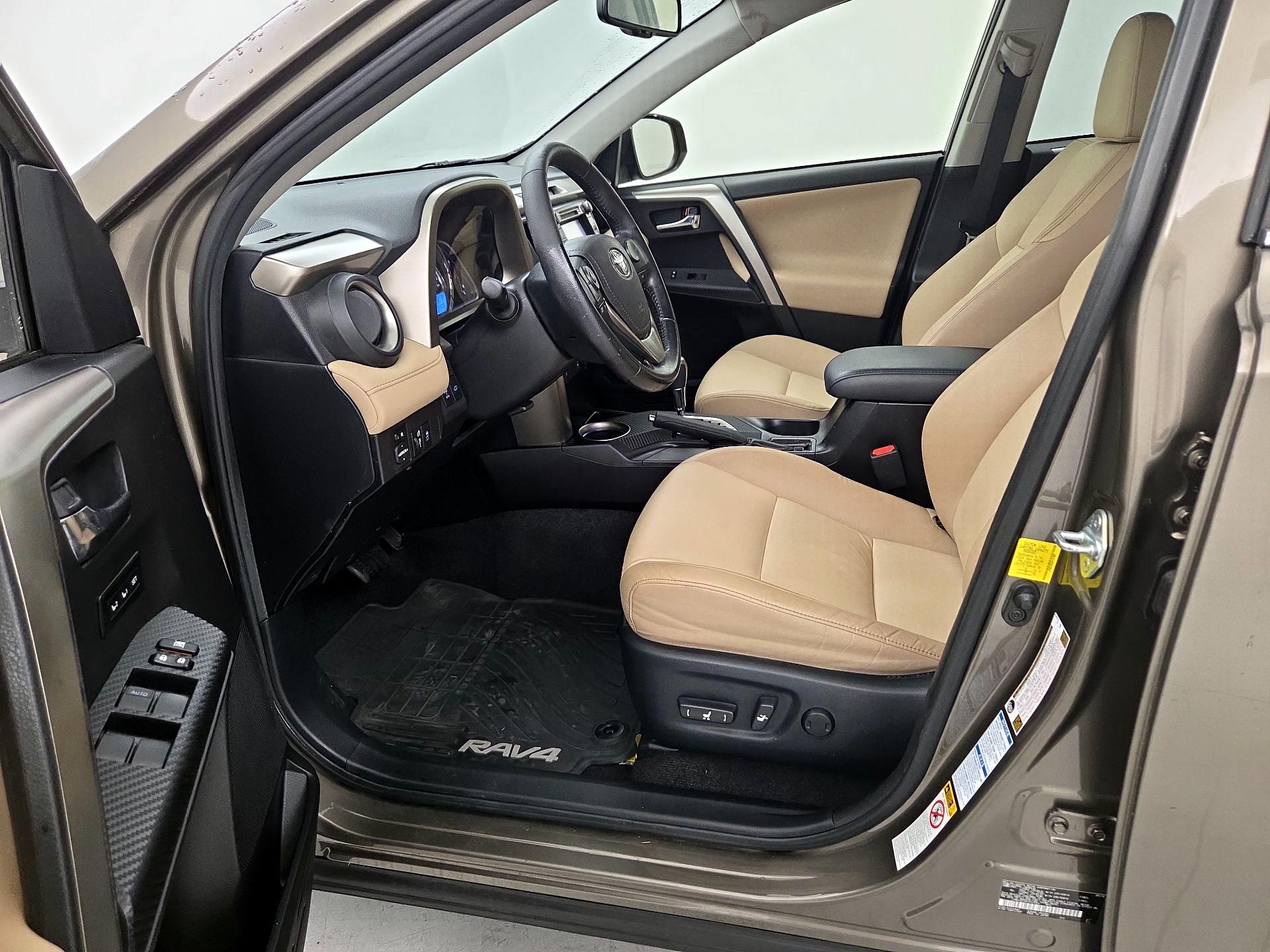 Thumbnail: 2015 Toyota RAV4 - 11