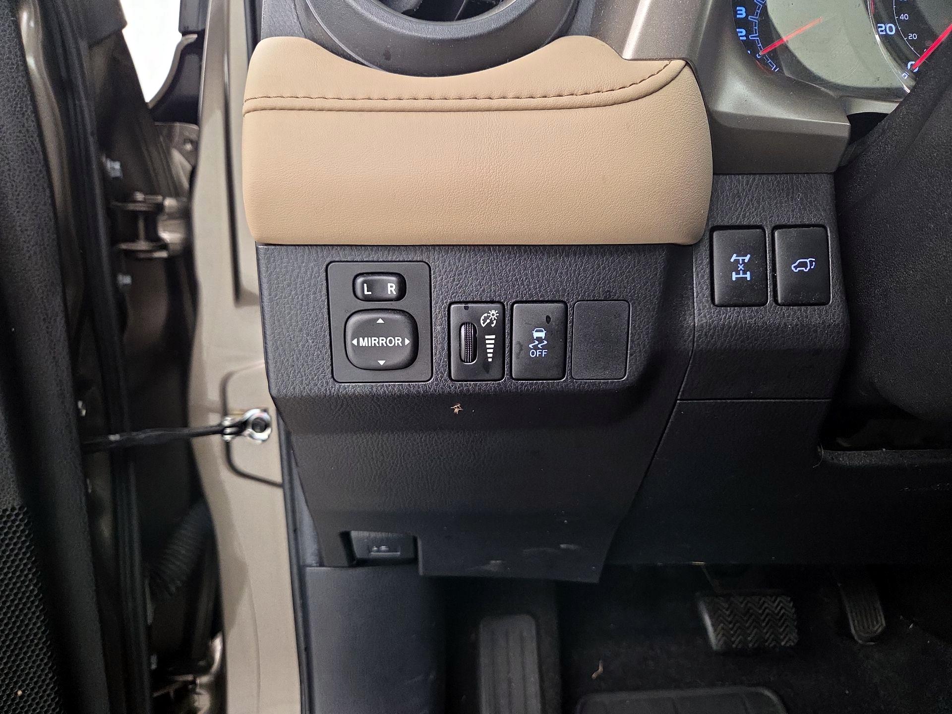 Thumbnail: 2015 Toyota RAV4 - 13