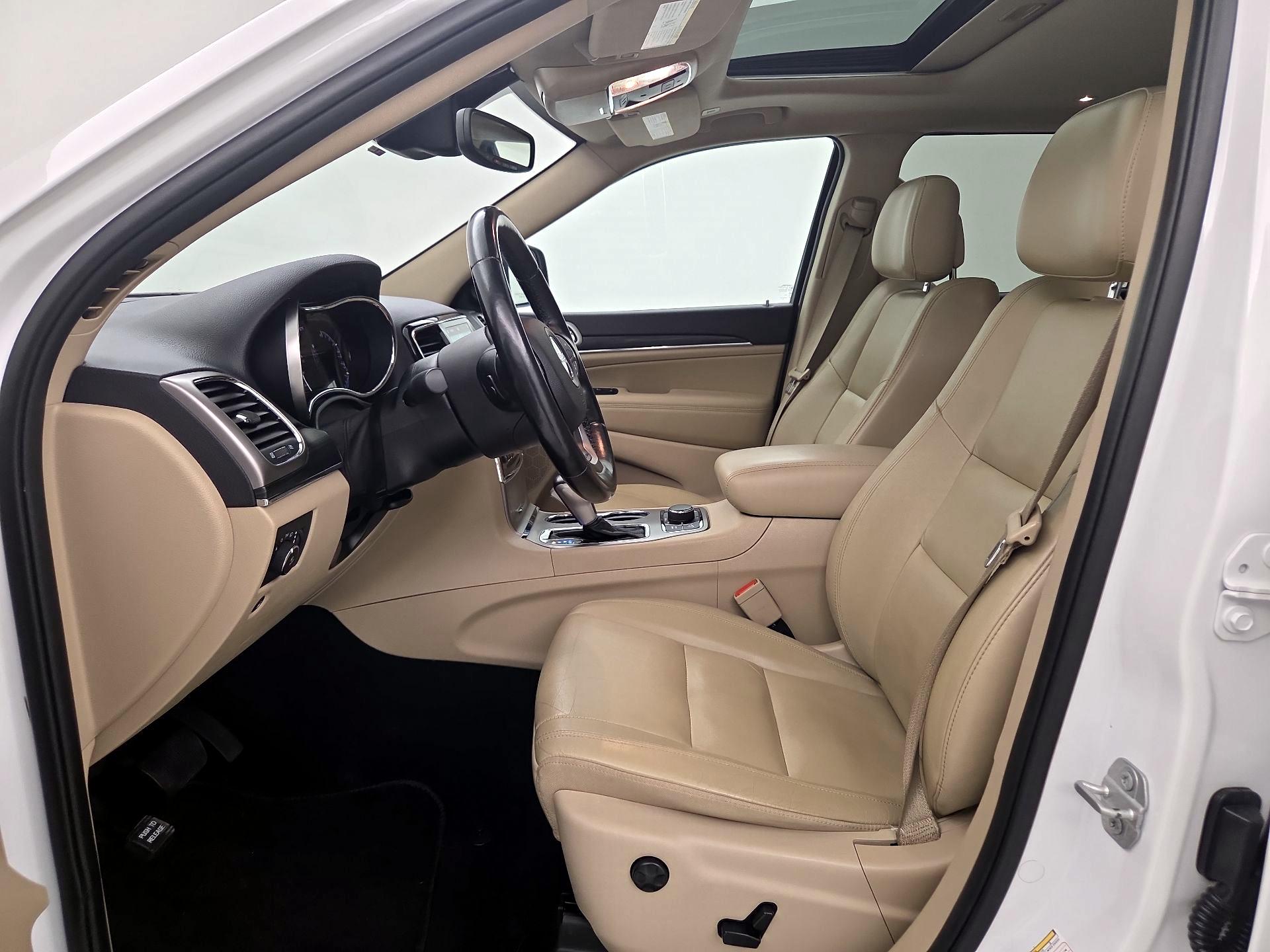 Thumbnail: 2020 Jeep Grand Cherokee - 11