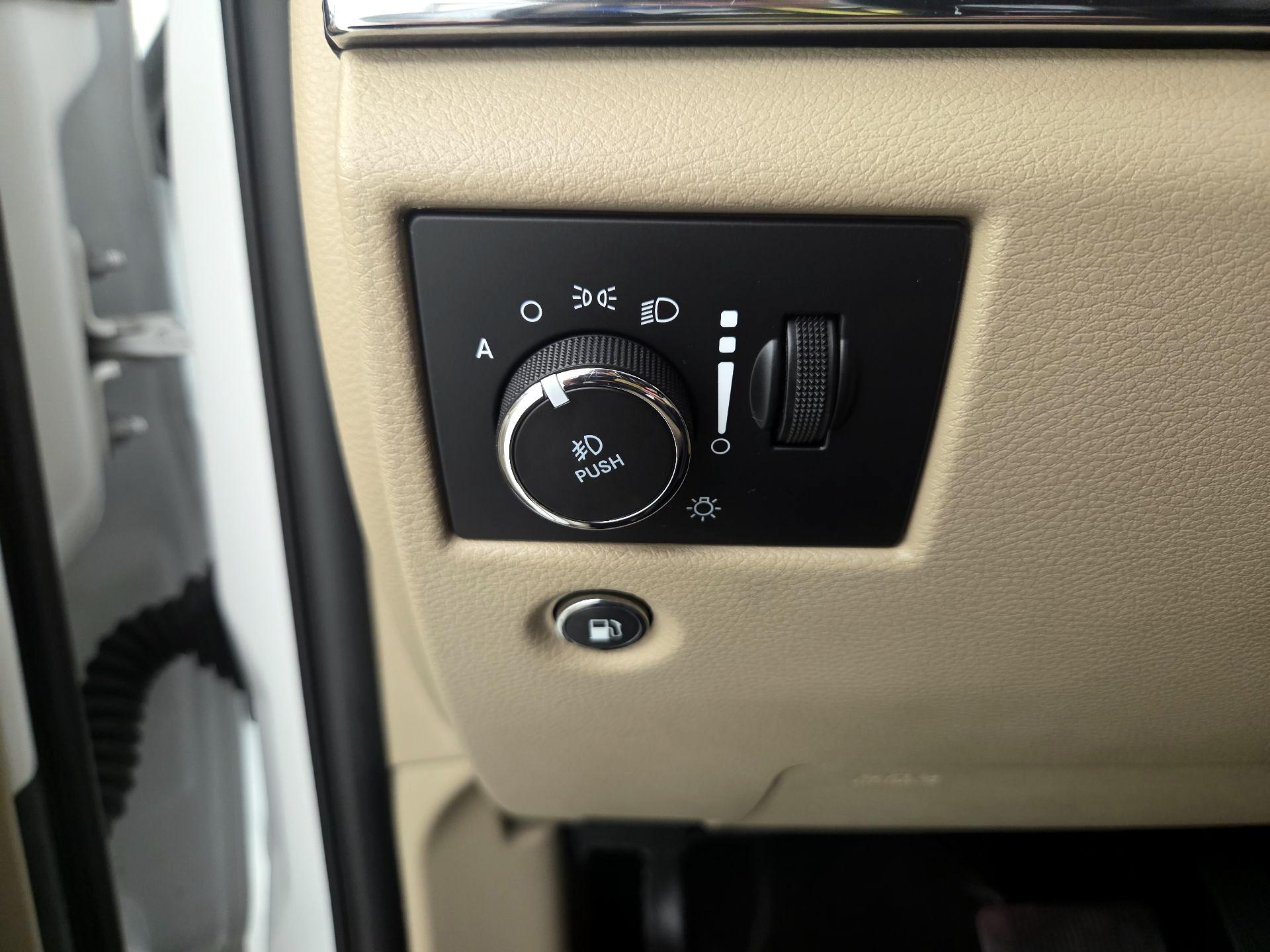 Thumbnail: 2020 Jeep Grand Cherokee - 13