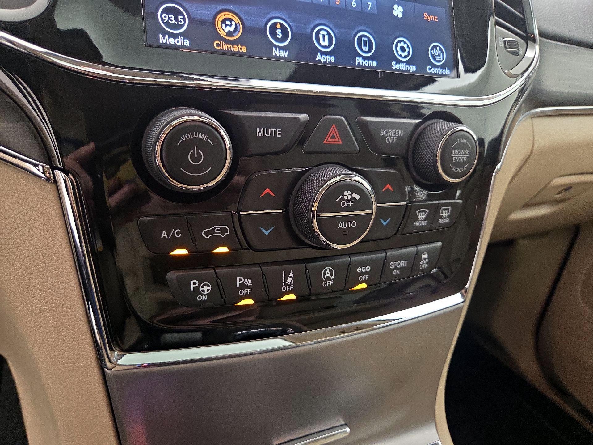 Thumbnail: 2020 Jeep Grand Cherokee - 17