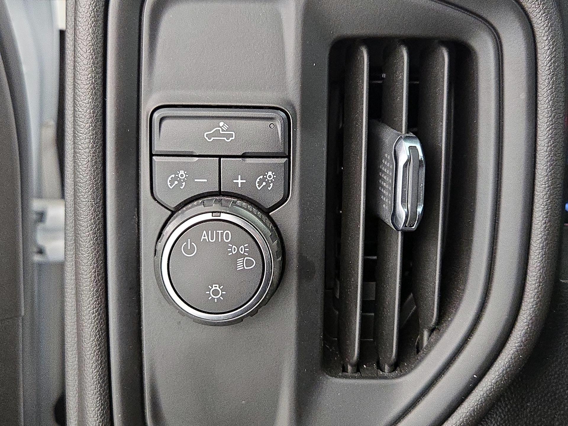 Thumbnail: 2019 Chevrolet Silverado 1500 - 11