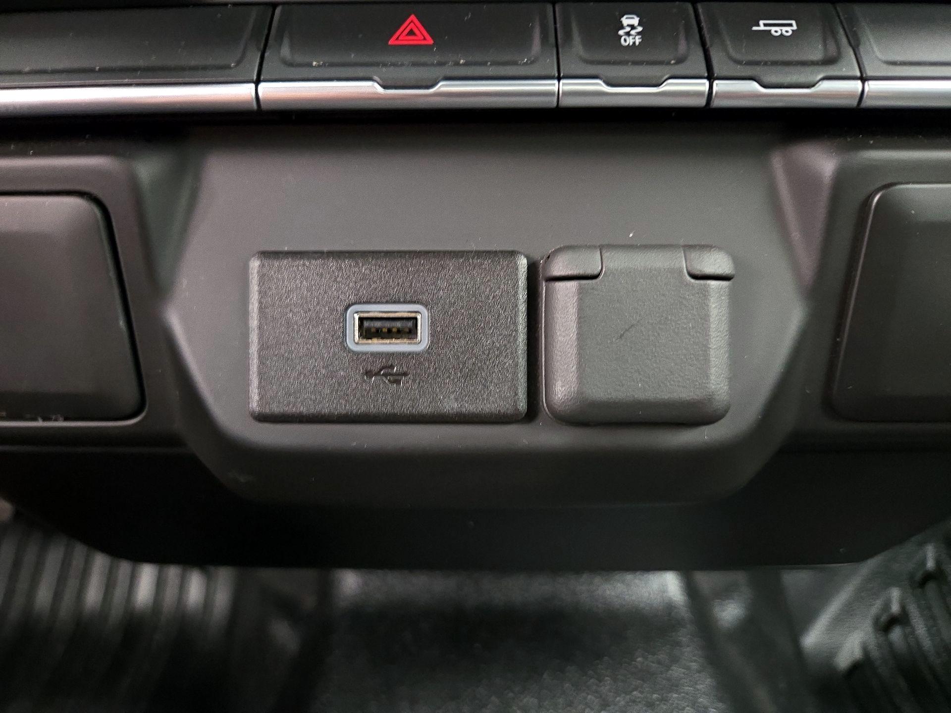 Thumbnail: 2019 Chevrolet Silverado 1500 - 16