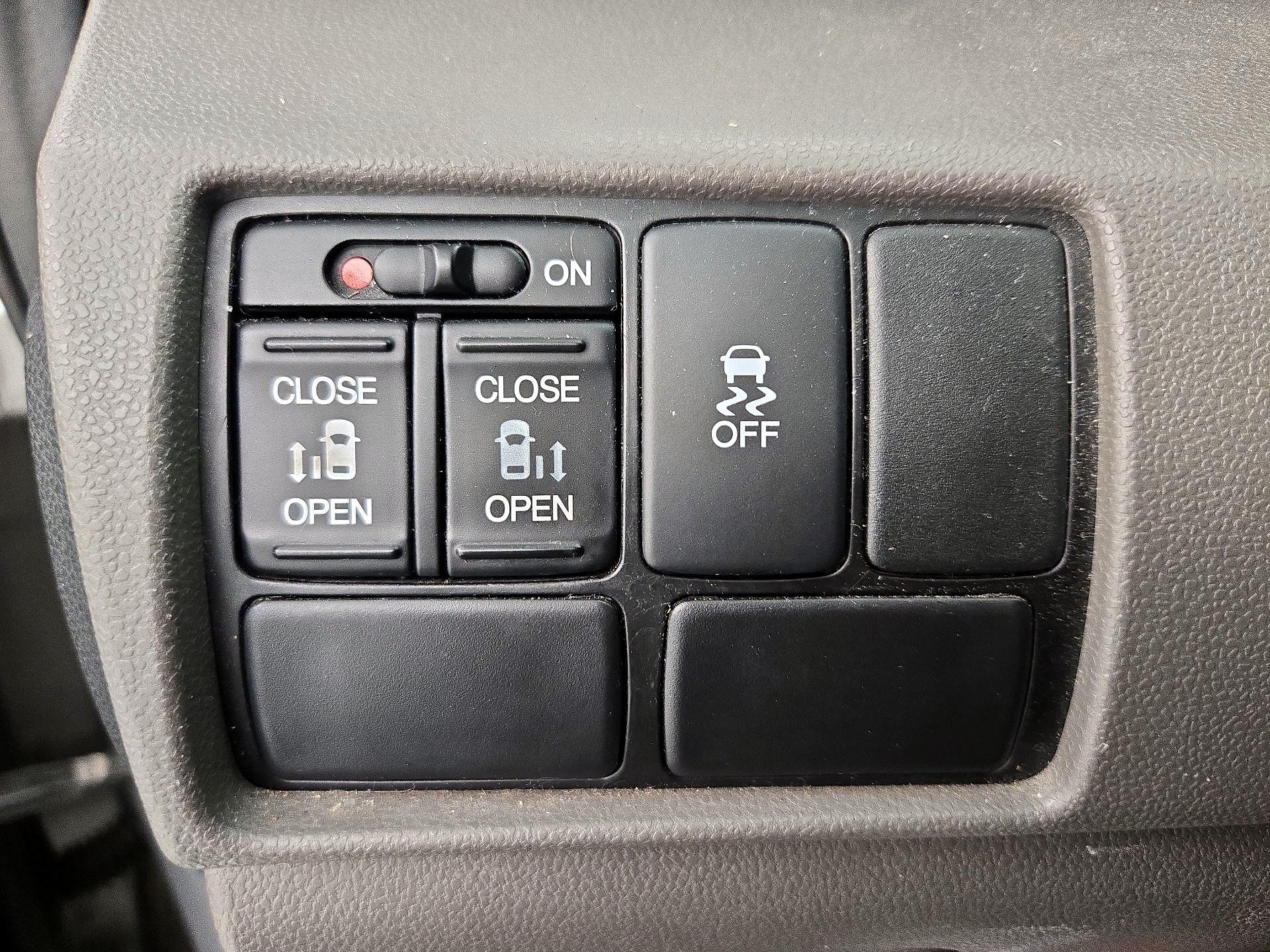 Thumbnail: 2014 Honda Odyssey - 13