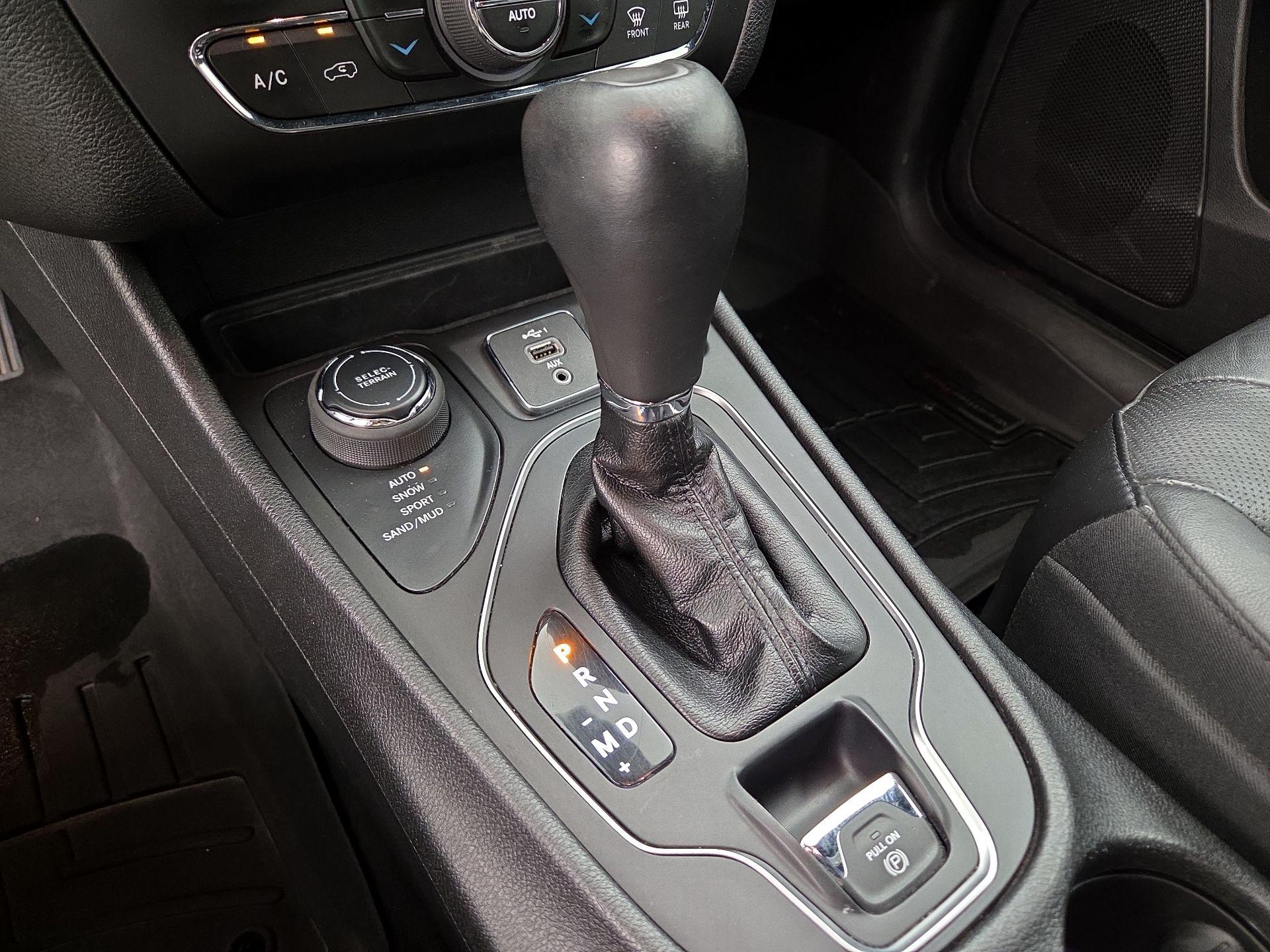 Thumbnail: 2021 Jeep Cherokee - 17