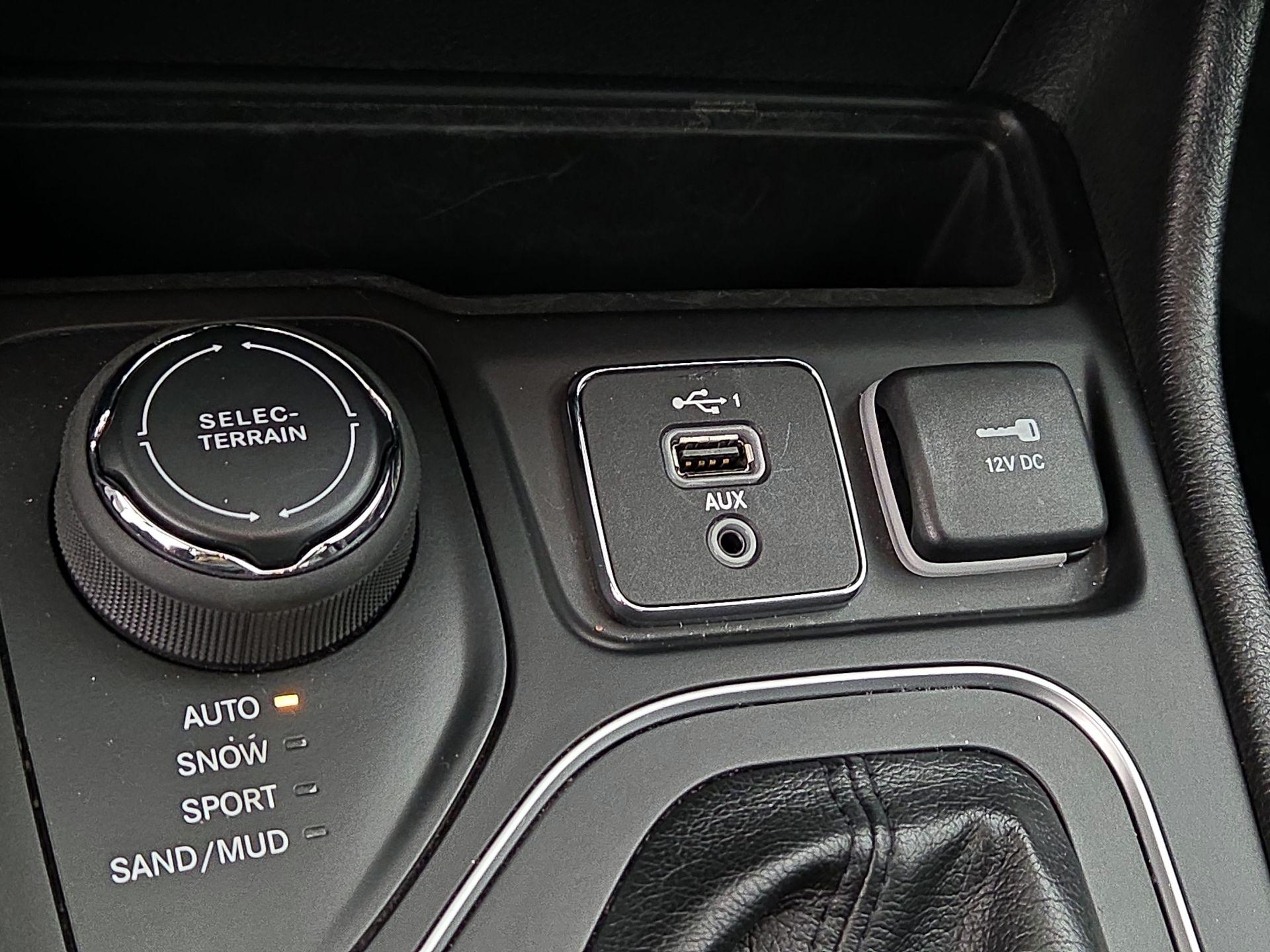 Thumbnail: 2021 Jeep Cherokee - 18