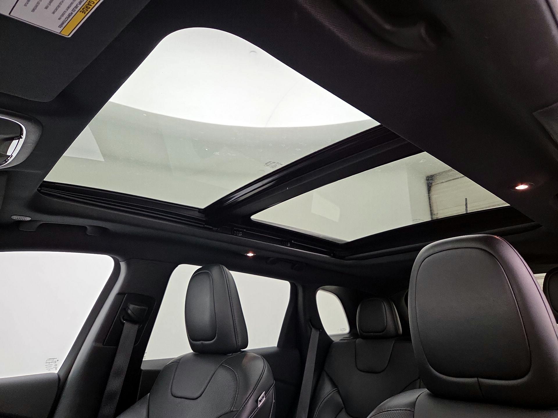 Thumbnail: 2021 Jeep Cherokee - 19