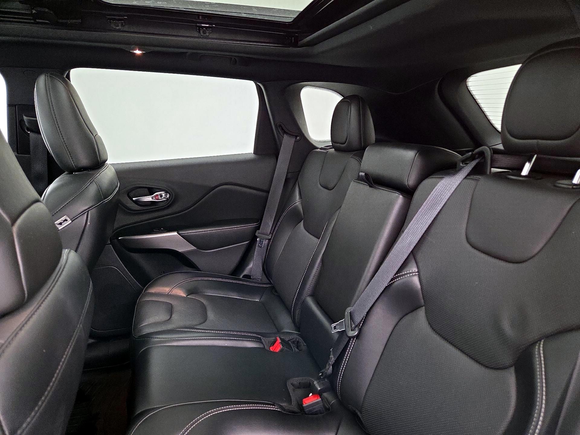 Thumbnail: 2021 Jeep Cherokee - 20