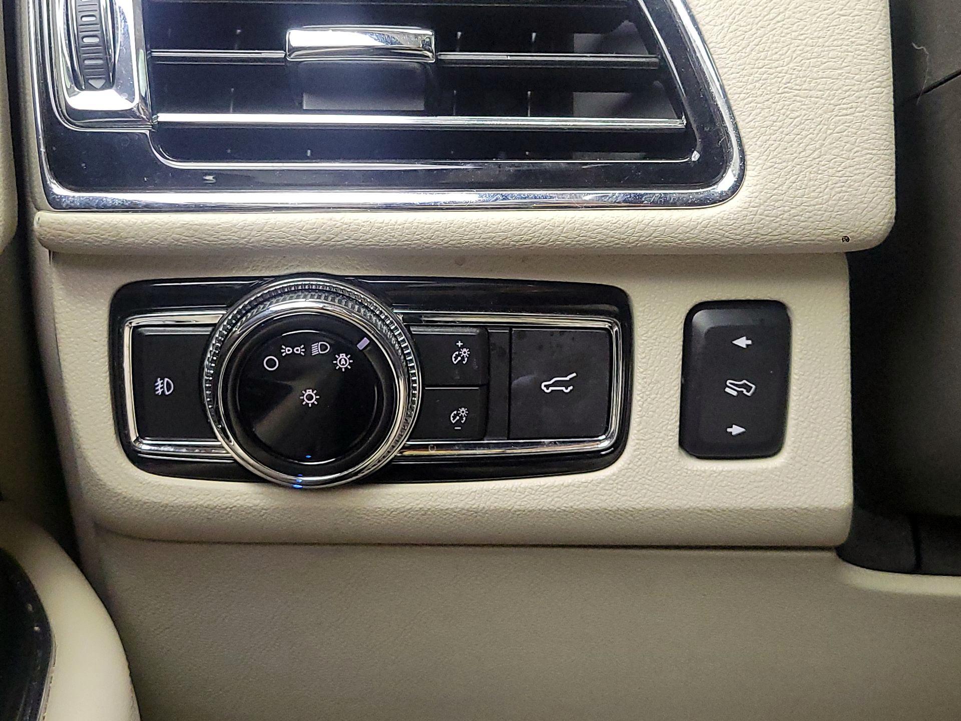 Thumbnail: 2019 Lincoln Navigator - 13